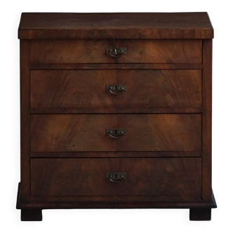 Late Empire mahogany chest of drawers from the mid-19th century with four drawers, 1840s.