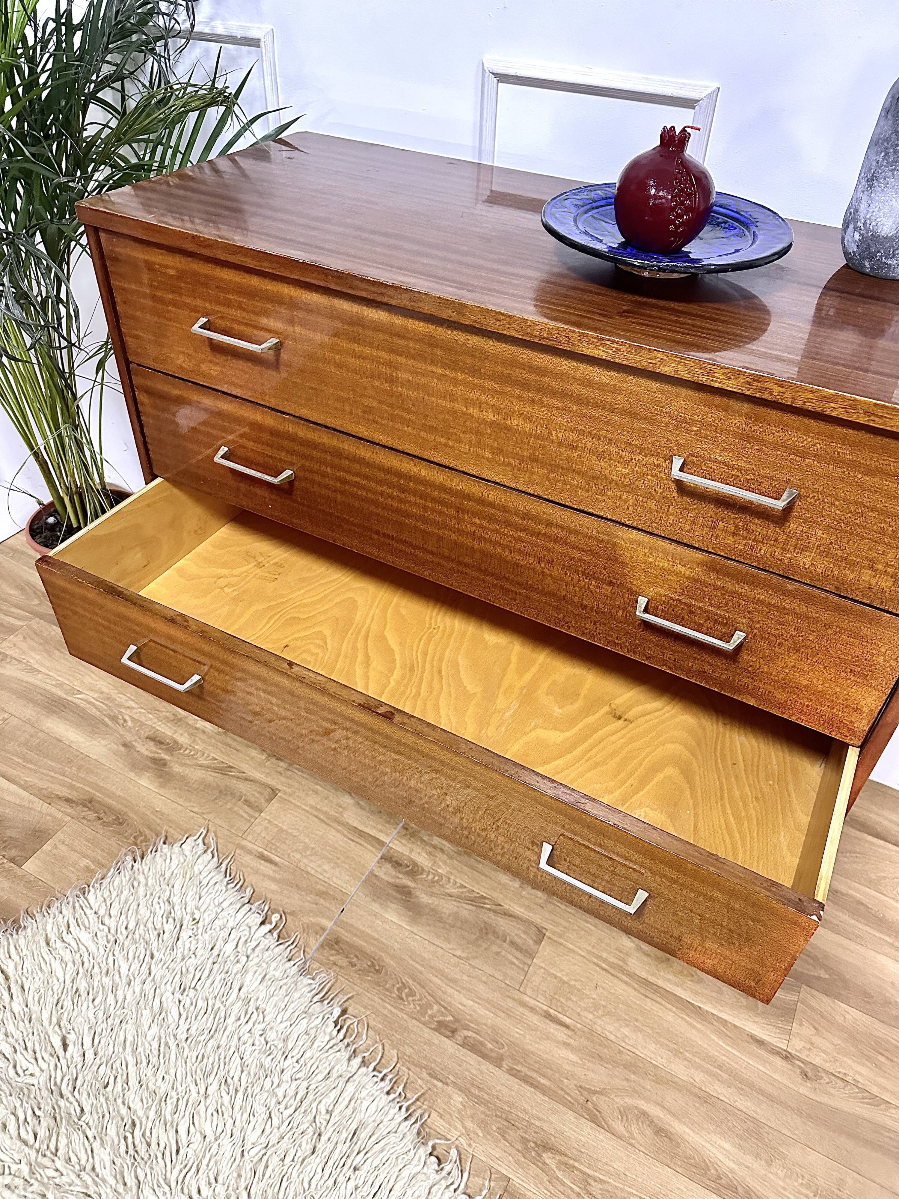 Vintage chest of drawers bobbin feet