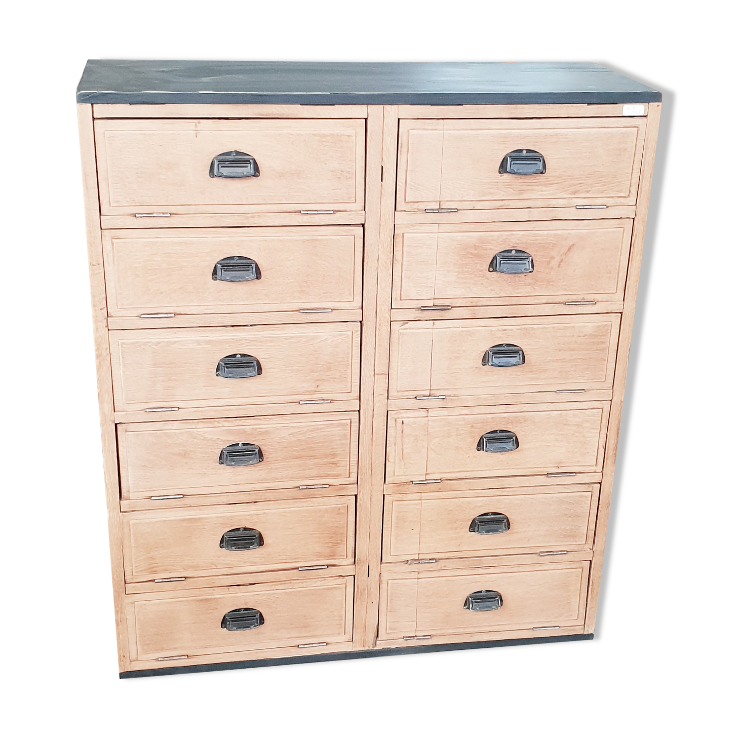 Notary valve cabinet