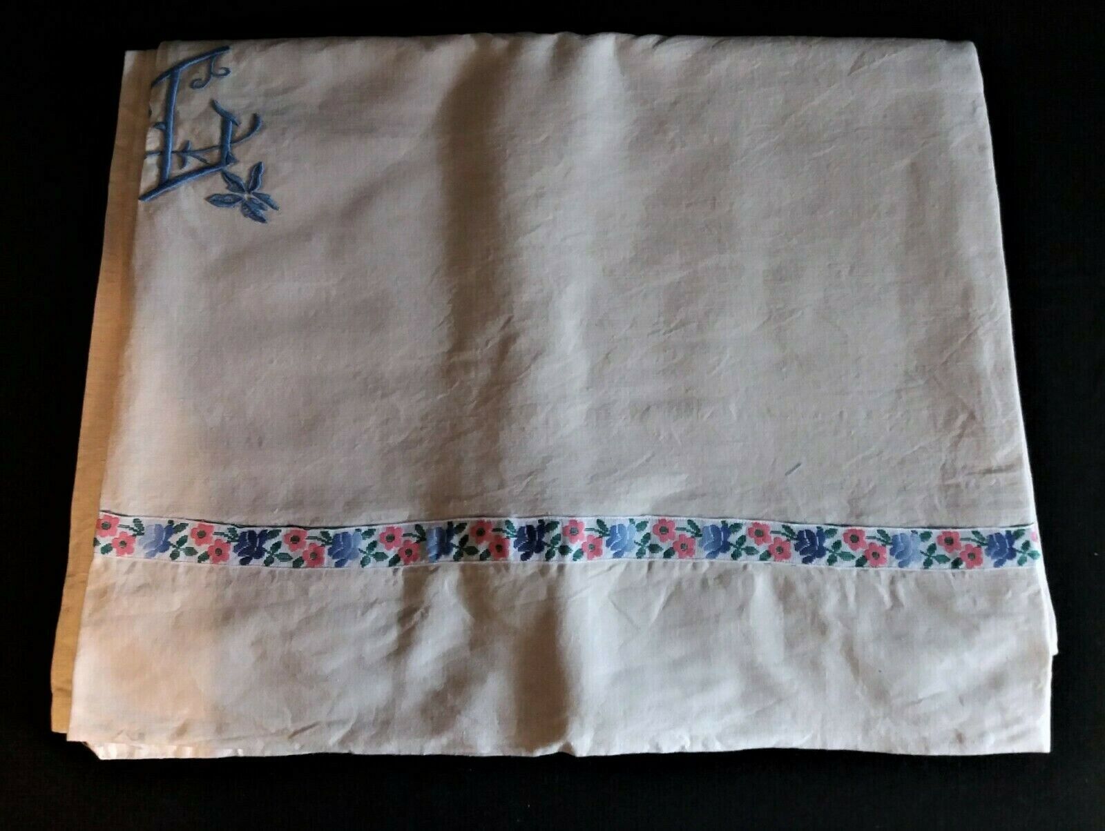 Old sheet embroidered mestizo blue flower in the edge 205 X 315 cm