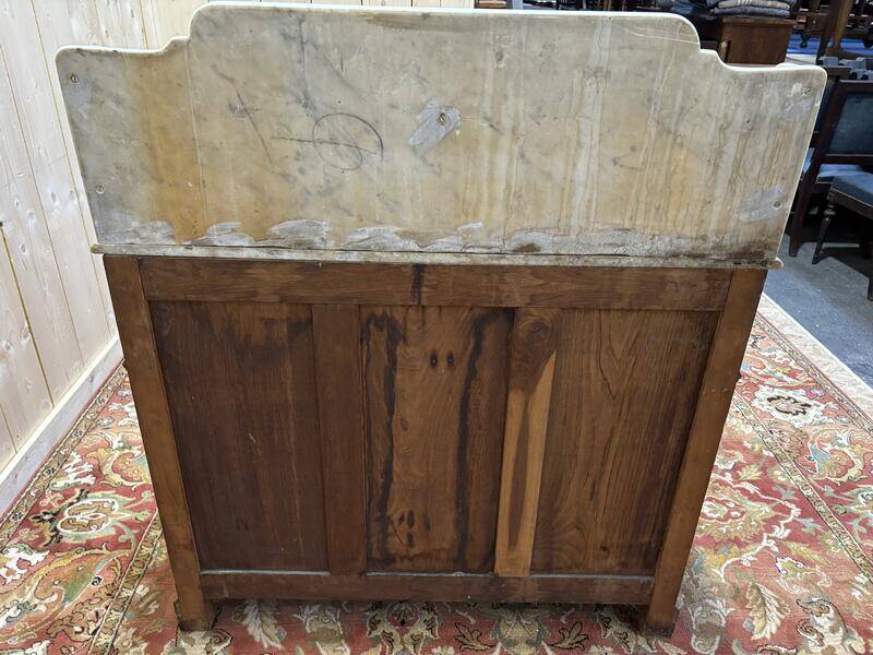 Meuble de toilette en noyer et marbre de carrare