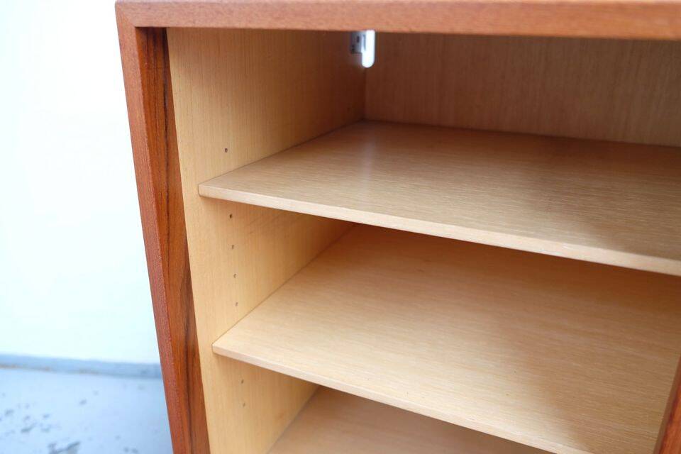 Vintage Danish teak chest of drawers from the 60s/70s, Danish retro style.