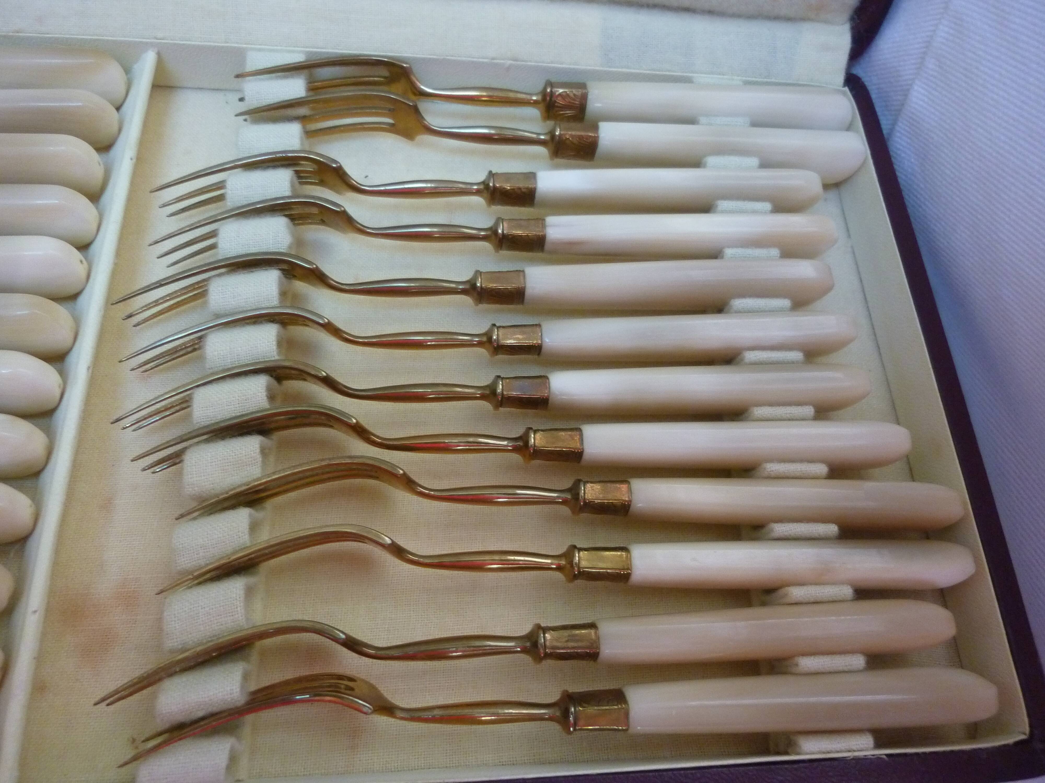 set 12 forks and dessert knives blade in vermeil and bone handle