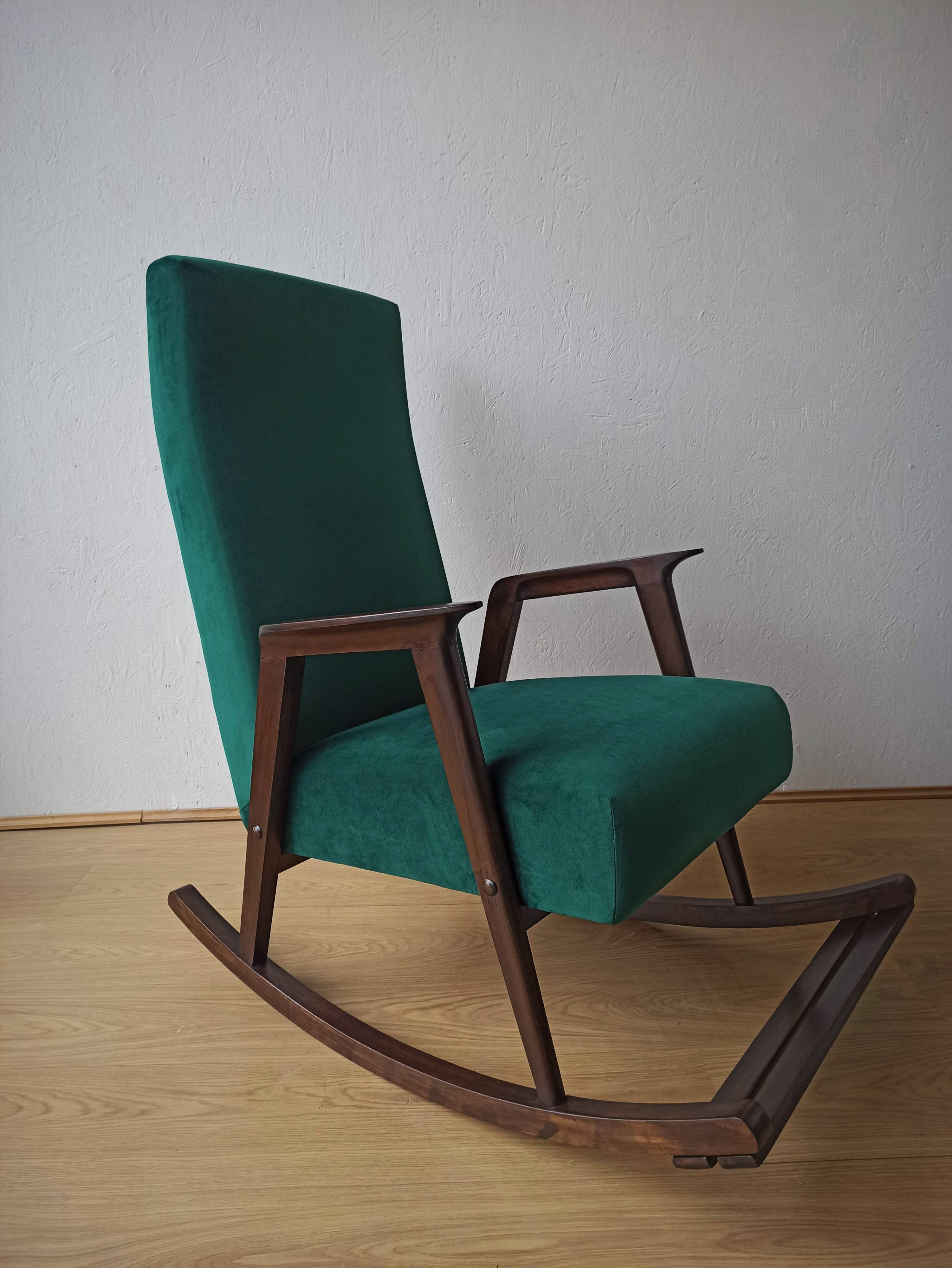 Fauteuil à bascule vintage des années 50.