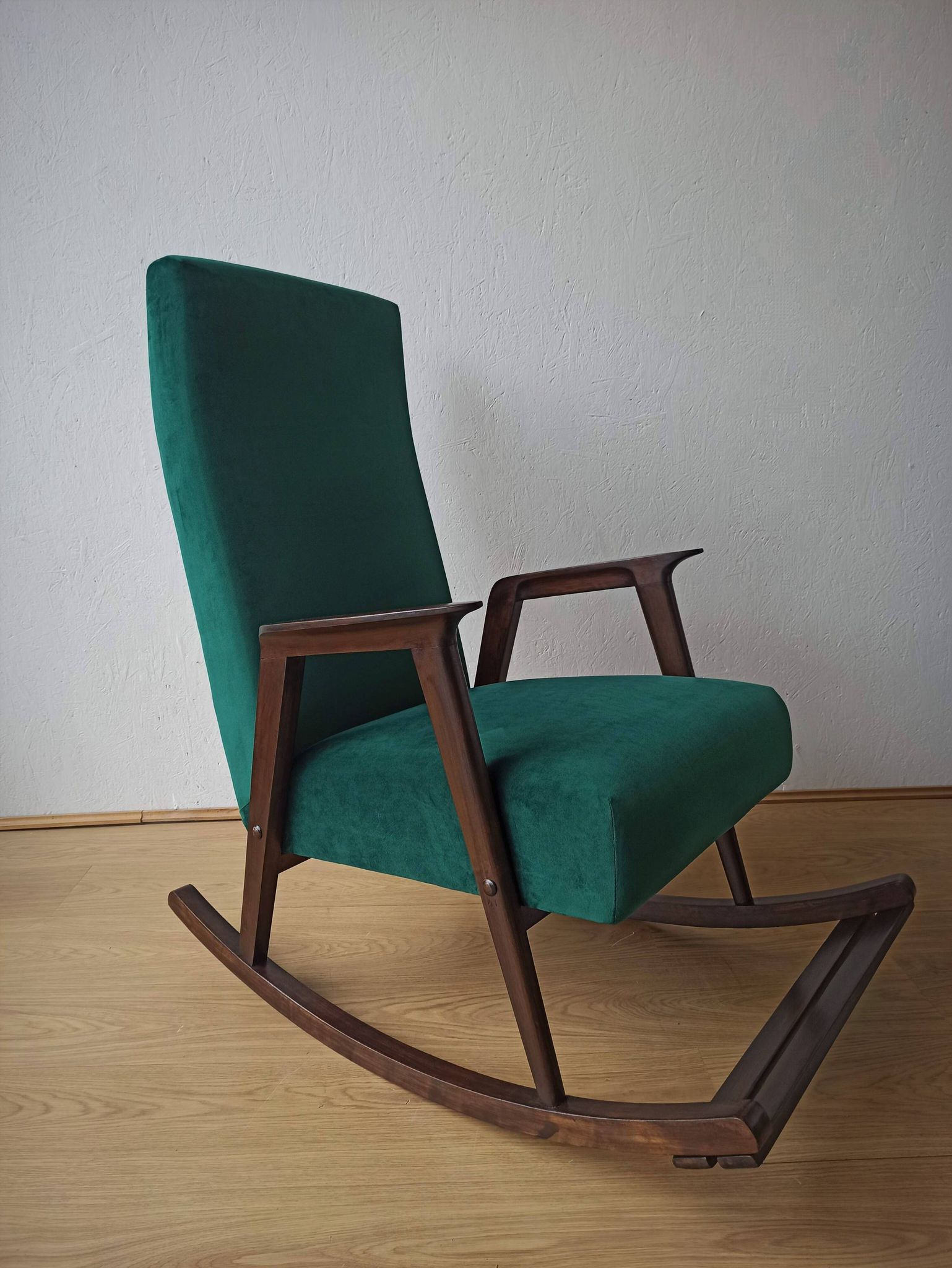 Fauteuil à bascule vintage des années 50.