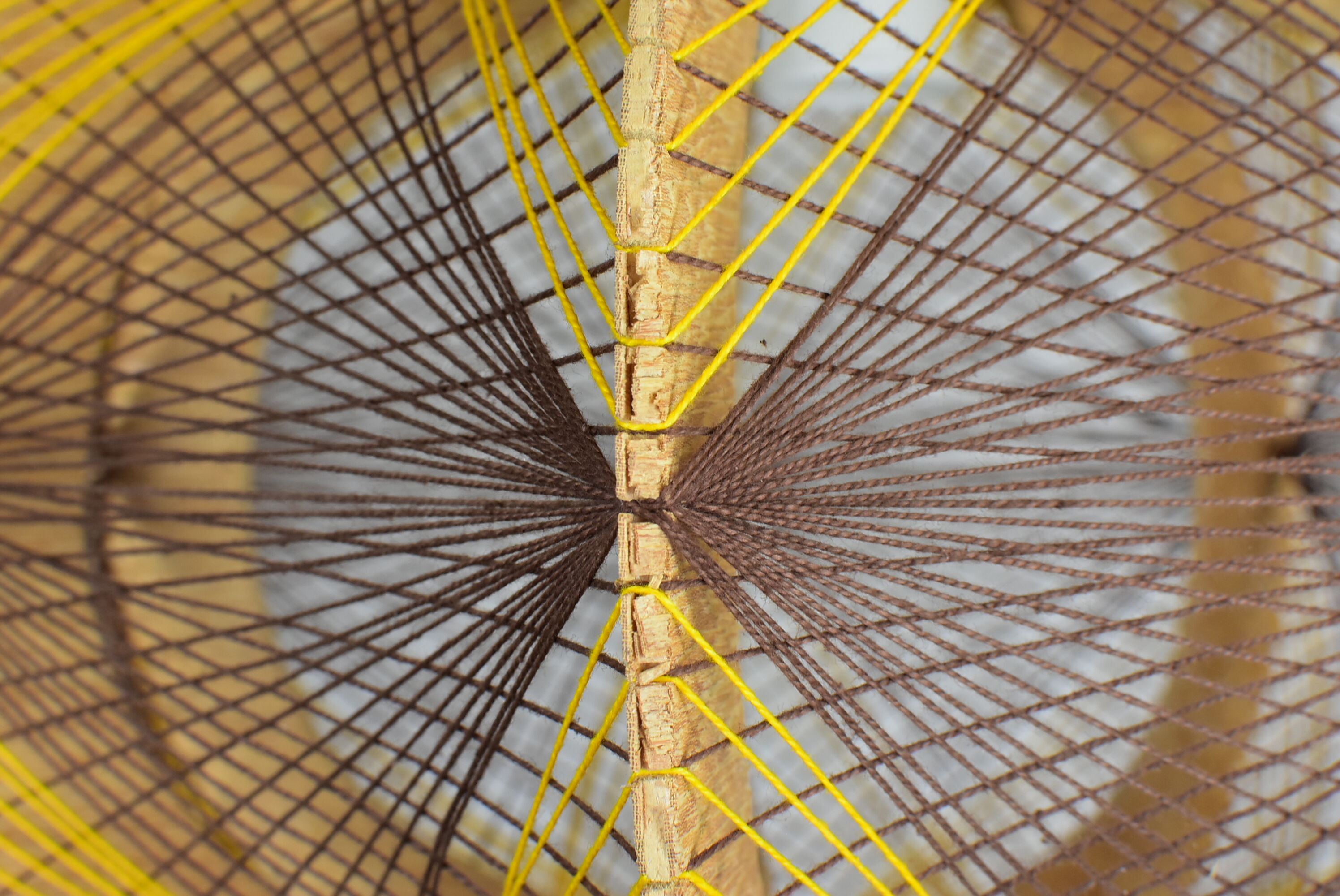 Suspension fil et bois des années 70.