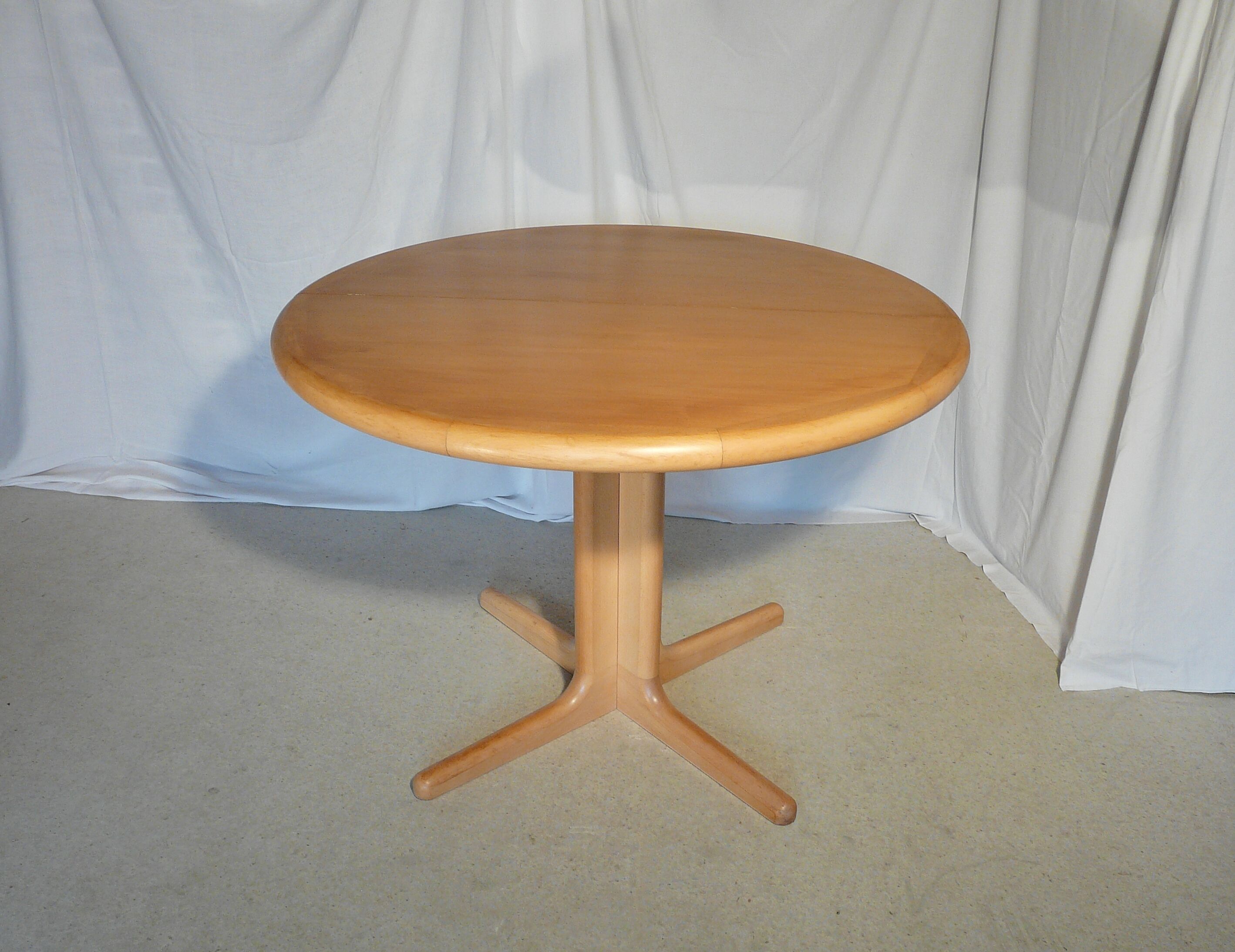 Expandable round table in Scandinavian blond teak Laurits M Larsen