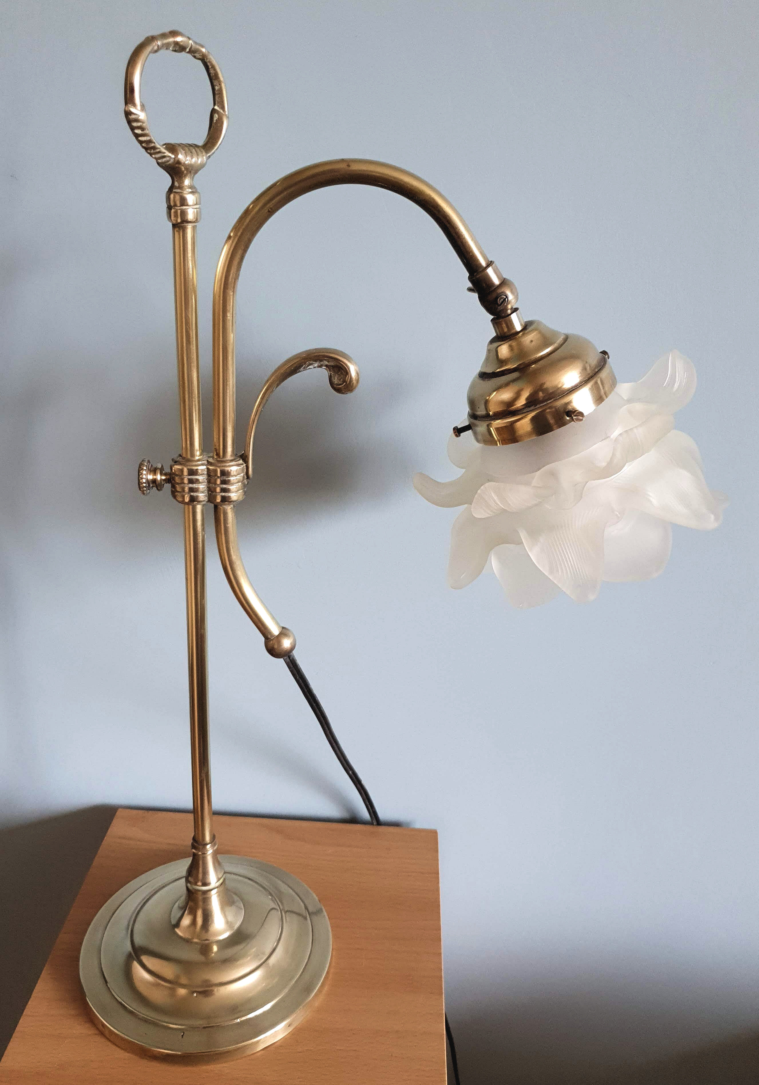 Brass table lamp and glass paste