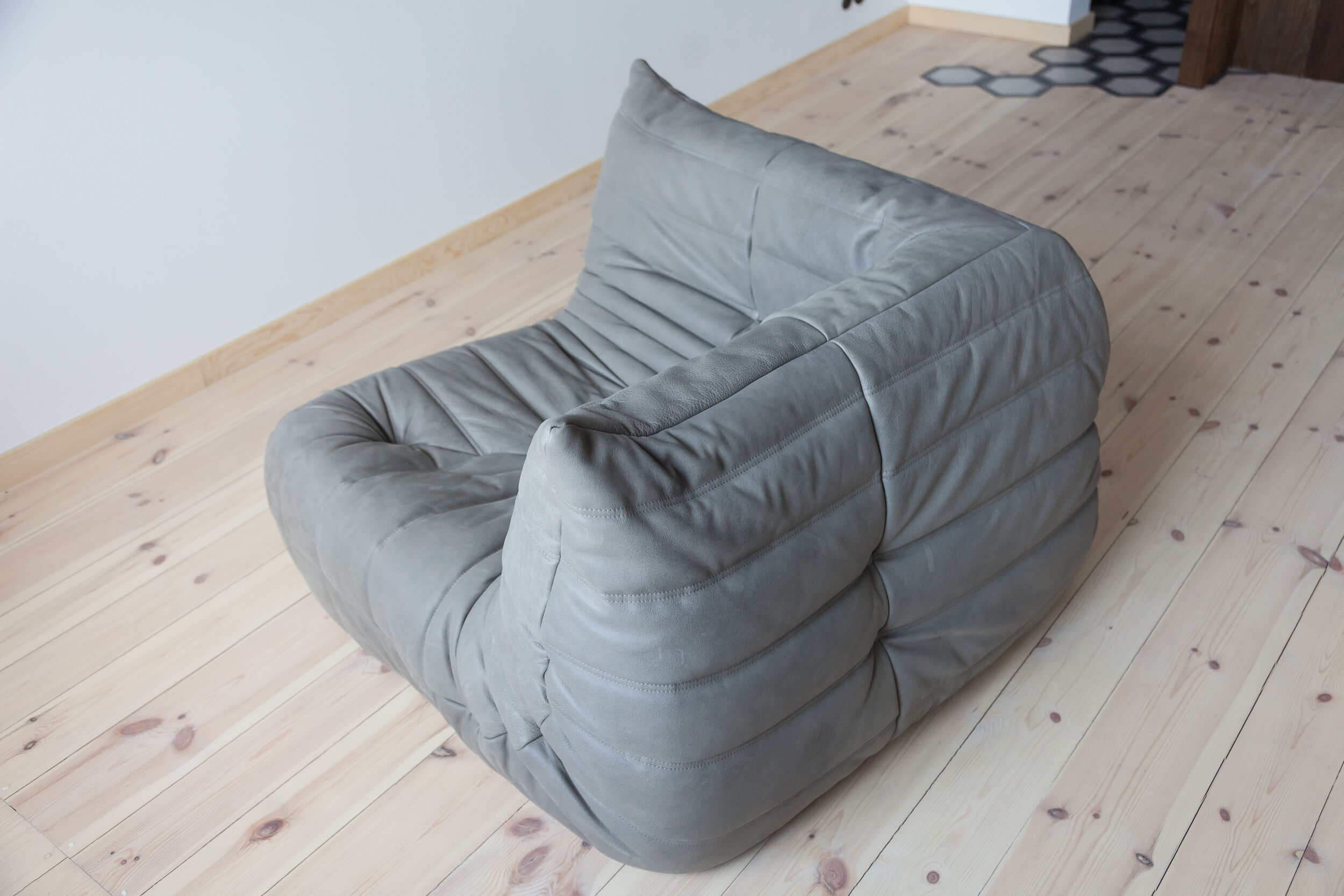 Togo corner chair model designed by Michel Ducaroy 1973