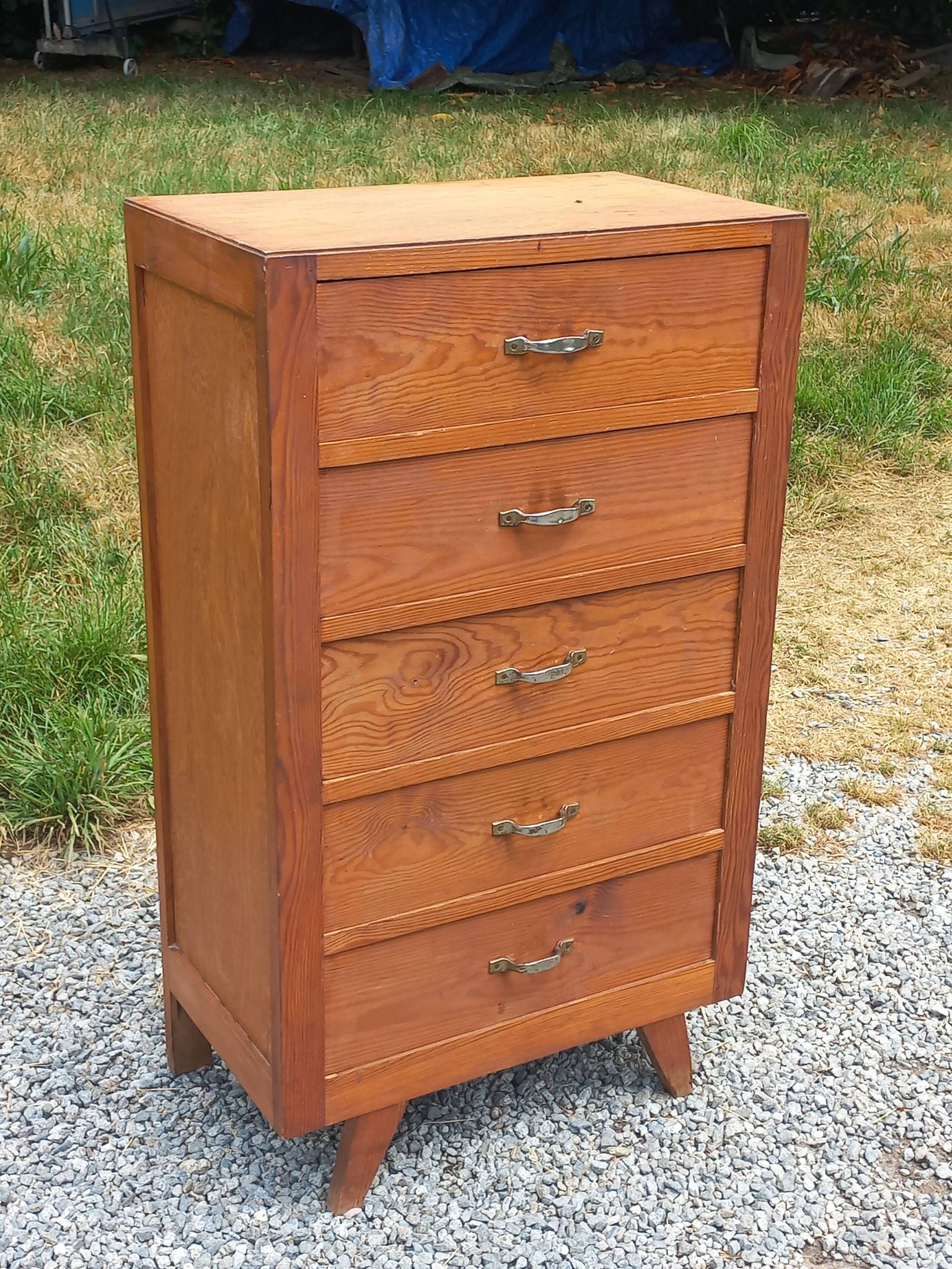 Vintage 1950s chest of drawers with tapered legs and 5 drawers.