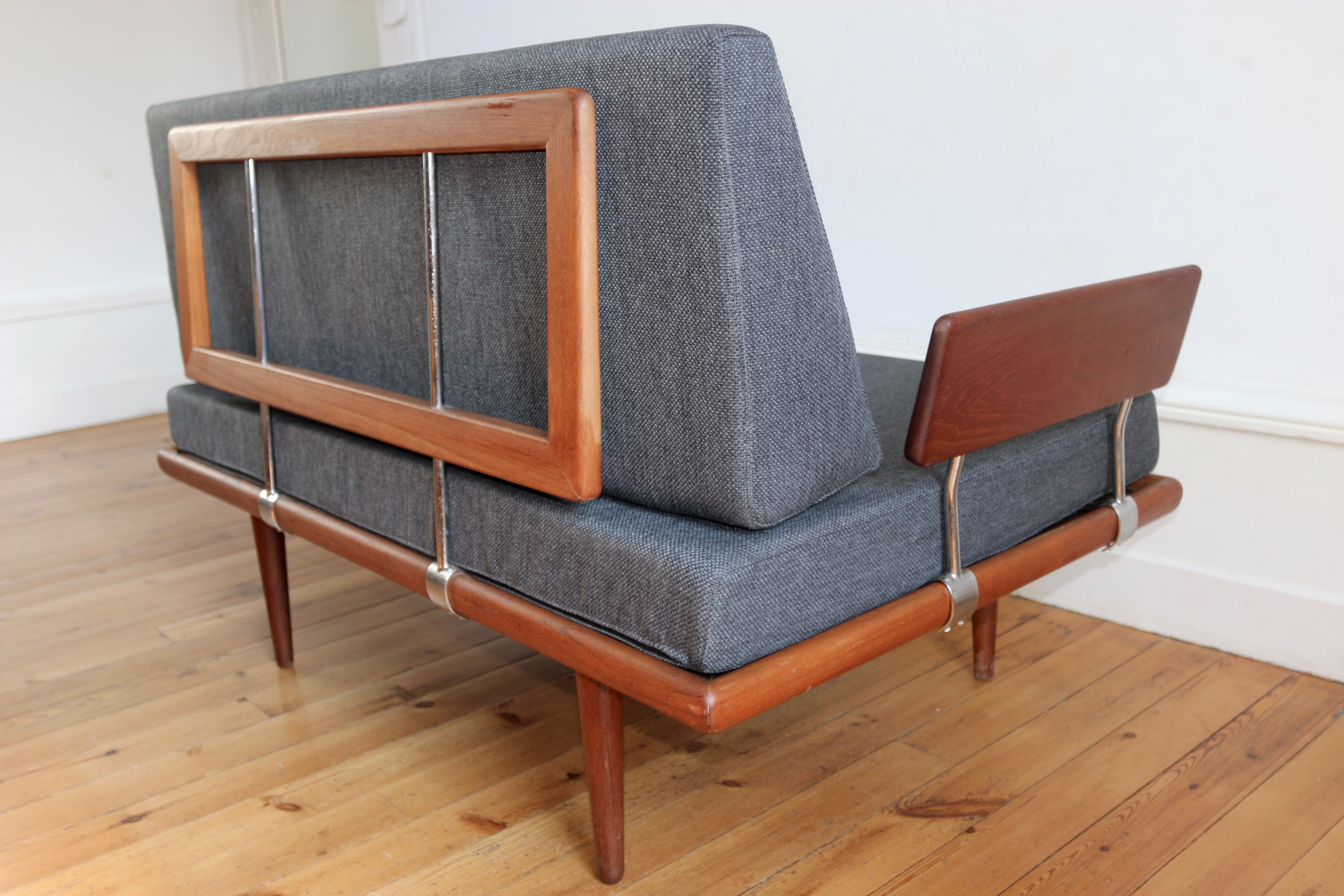 Minerva  Scandinavian day bed by Peter Hvidt et Orla Molgaard