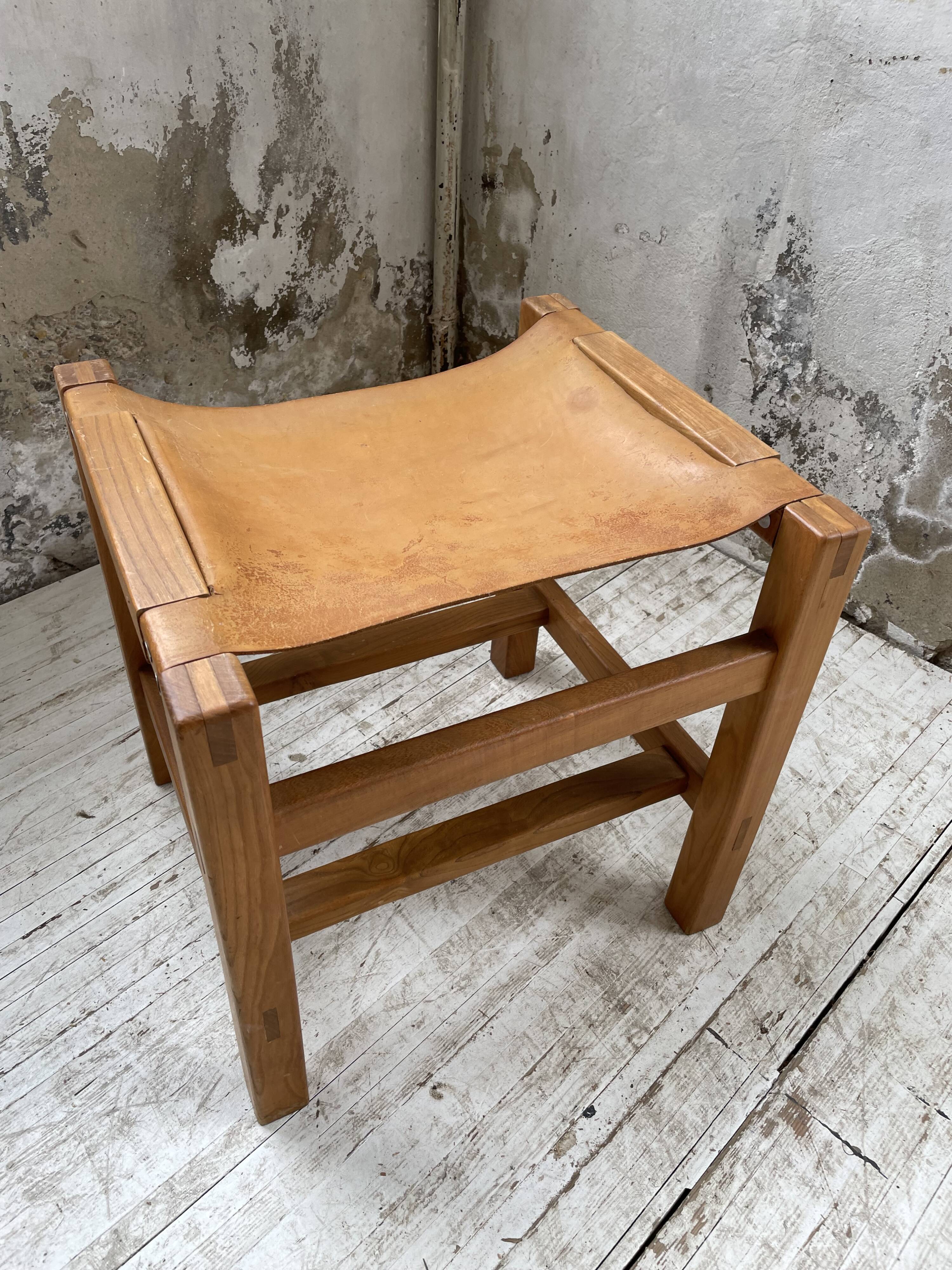 Solid elm and leather stool Maison Regain