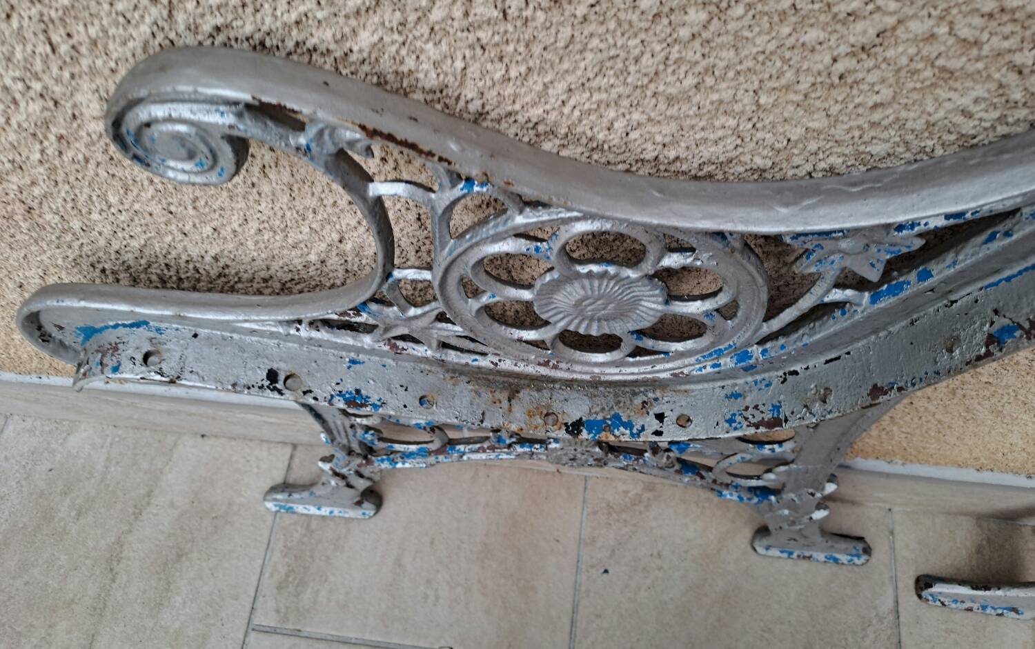 Paire de pieds de banc en fonte