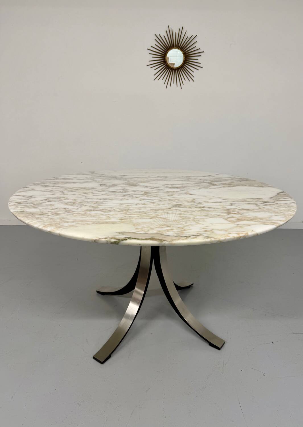 Round marble table T69 design Osvaldo Borsani for Tecno year 70