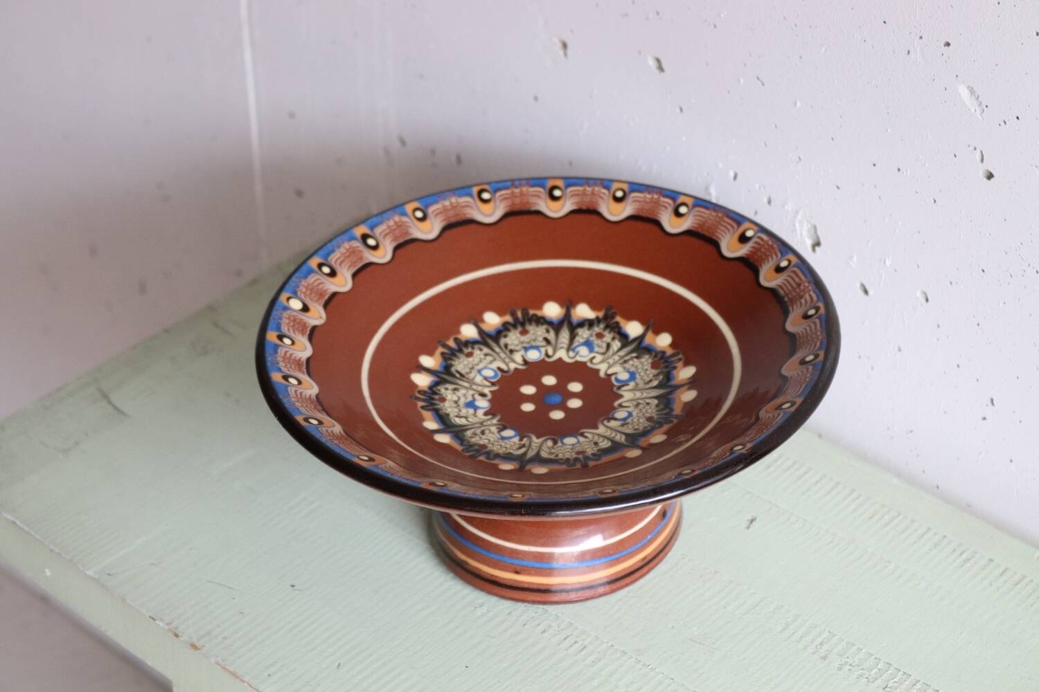 Small vintage Romanian ceramic display