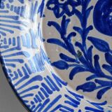 Assiette Fajalauza bleue espagnole ancienne à motif de grenade