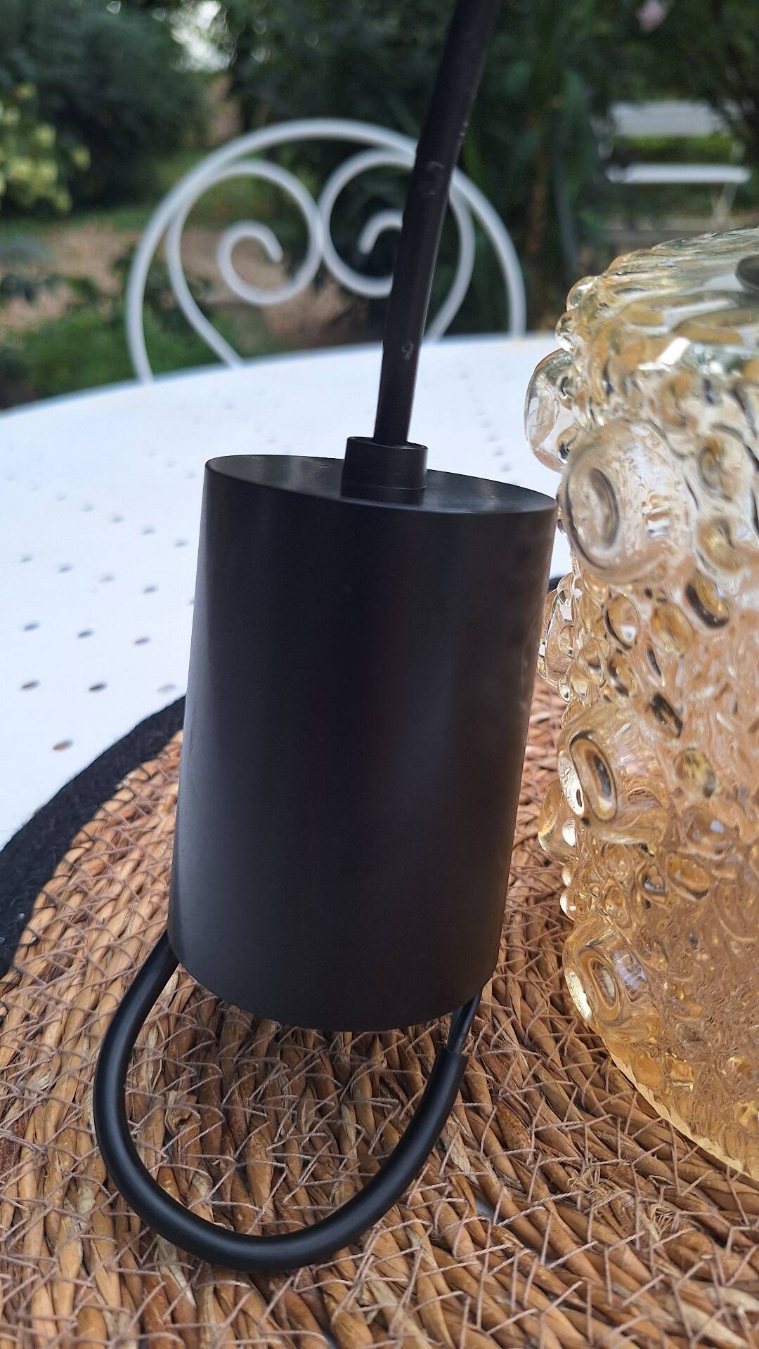 Suspended portable lamp