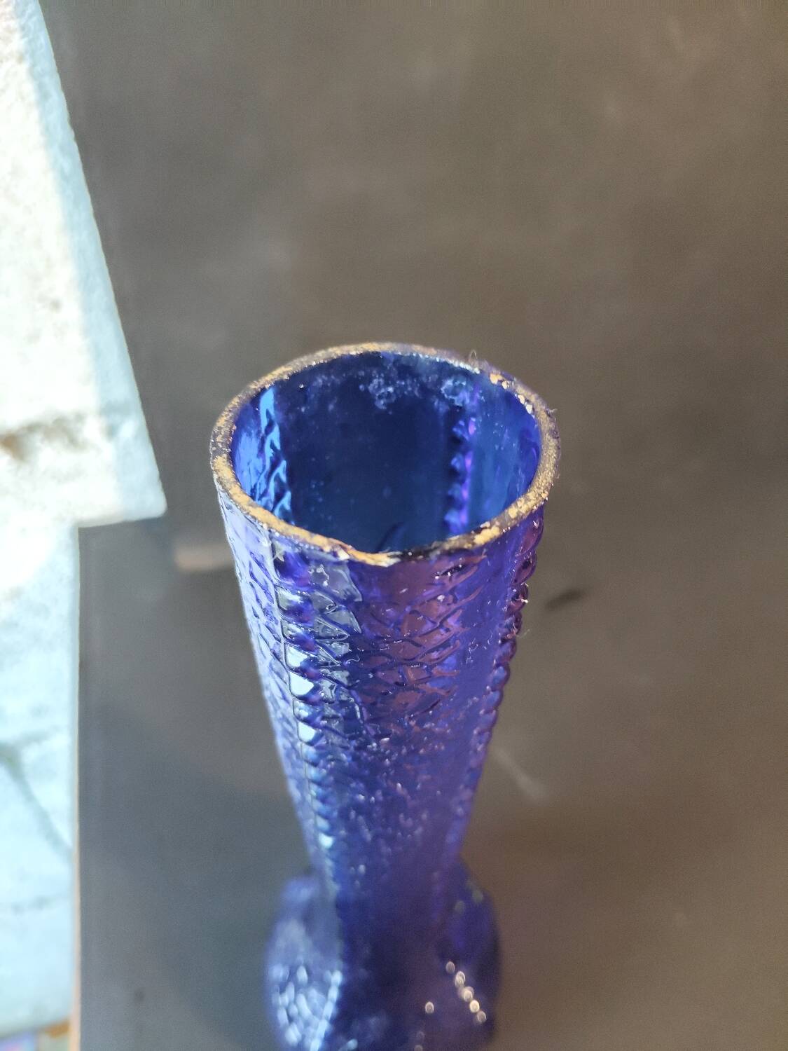 Vintage cobalt blue glass vase with foliage decoration – 20 cm