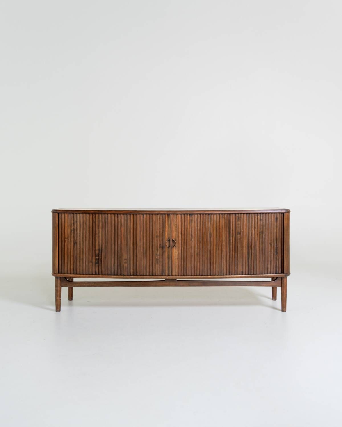 Buffet en noyer par Kurt Olsen pour Andersen & Bohm, Danemark, années 1950.