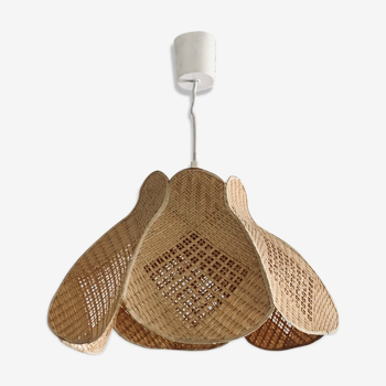 Wicker and flower-shaped braided straw hanging