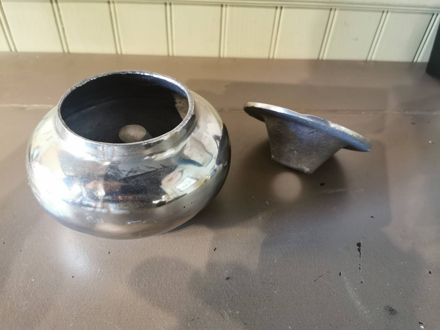 Grand cendrier boule aluminium