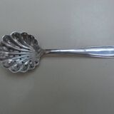 Cuillère saupoudreuse en métal argenté Ercuis