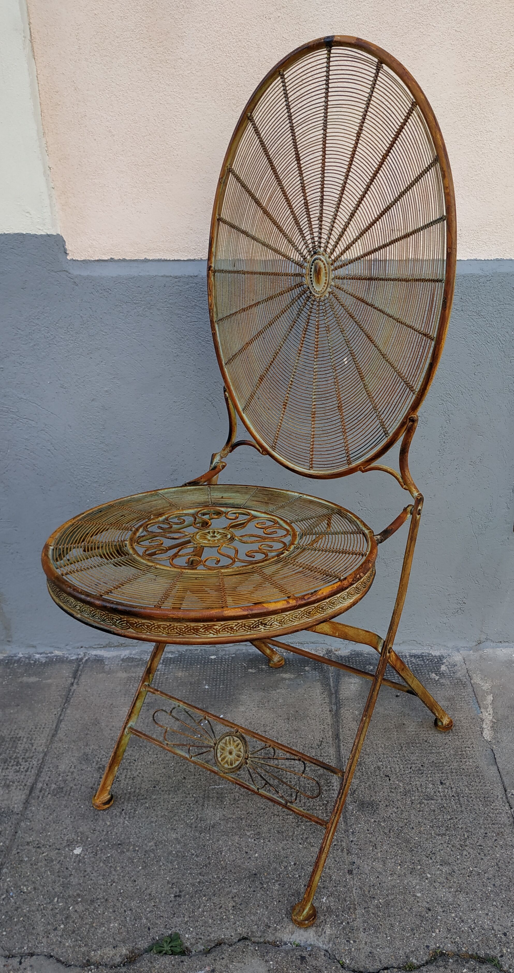 Garden furniture table and 4 folding chairs in patinated iron