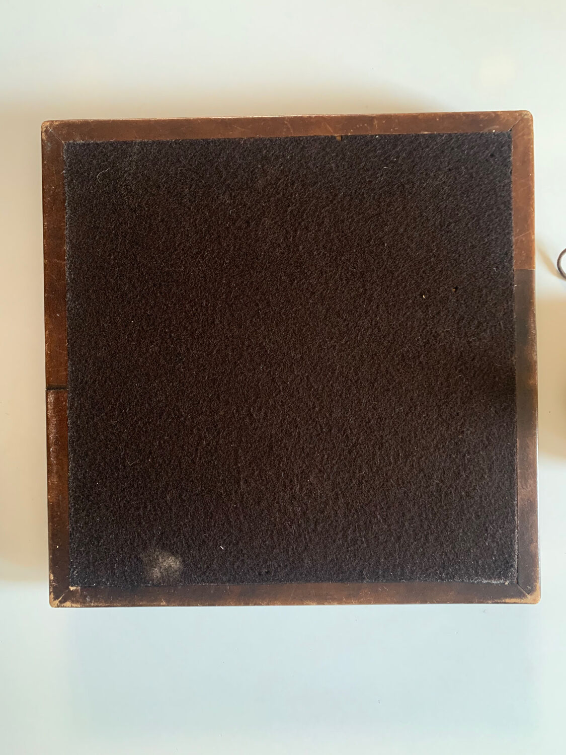 Handcrafted solitaire game