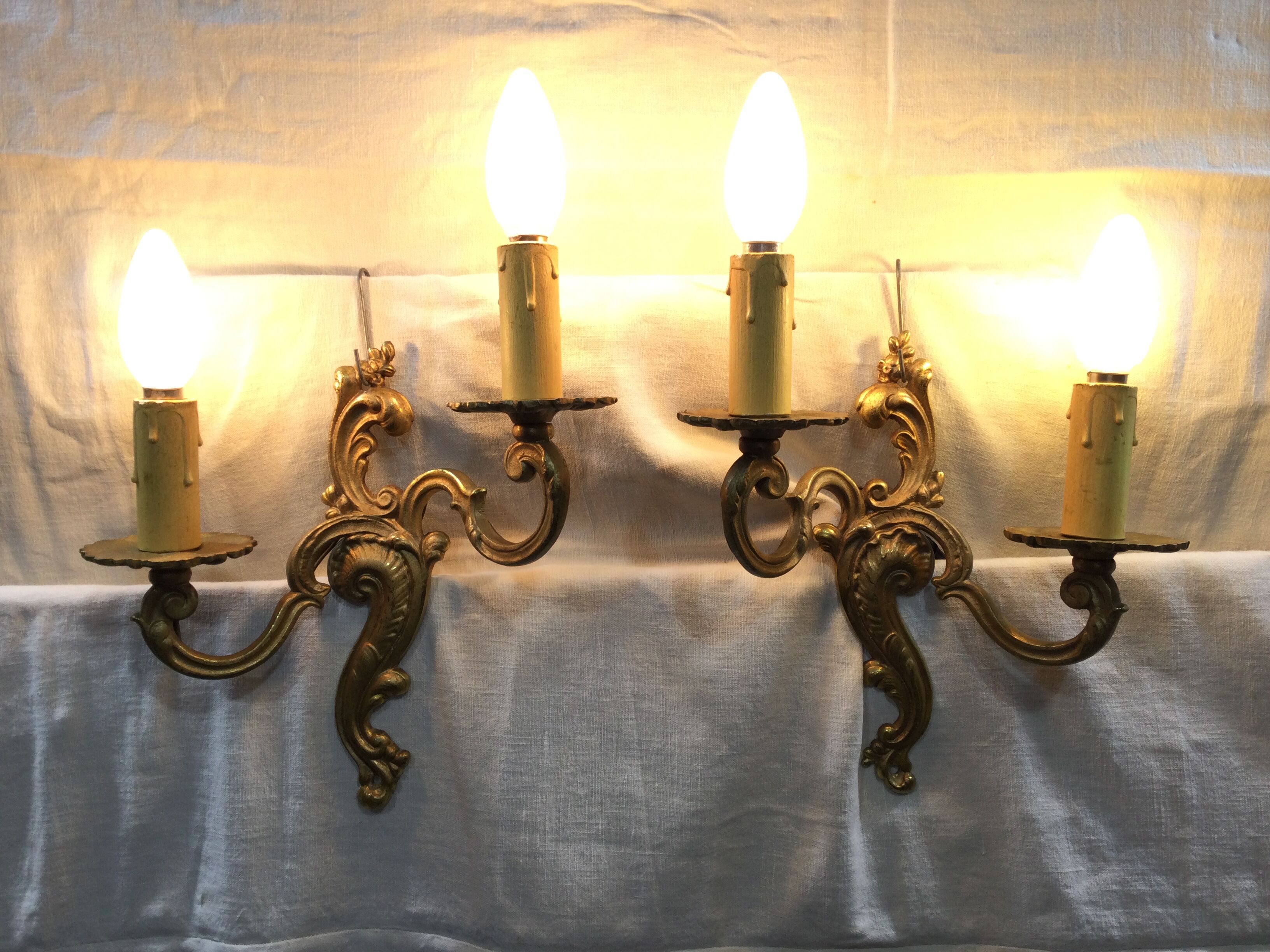 Paire d'appliques en bronze style Louis XV