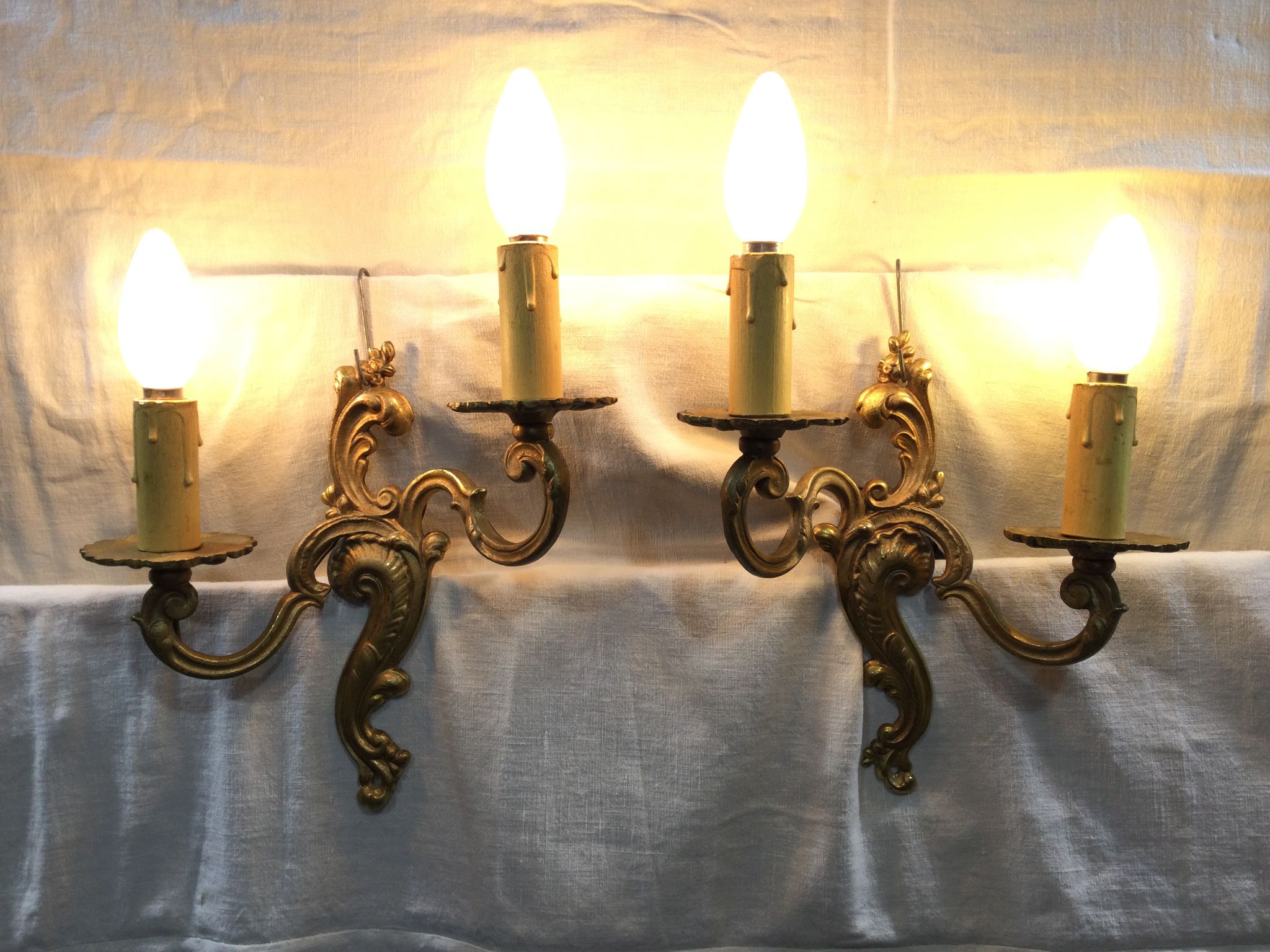 Paire d'appliques en bronze style Louis XV