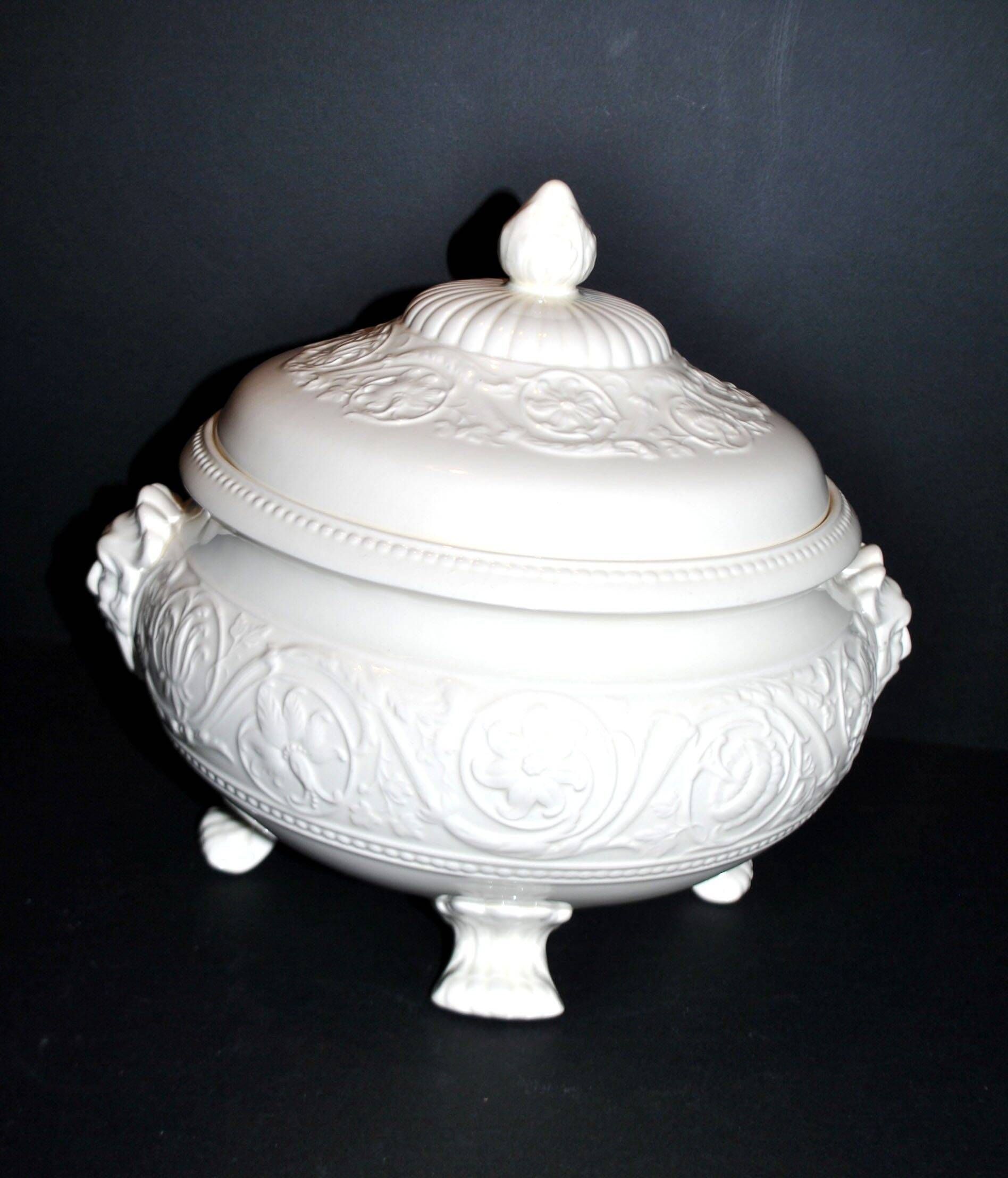 Rare Wedgwood "Patrician" molded opaque earthenware tureen, garland mascaron, England