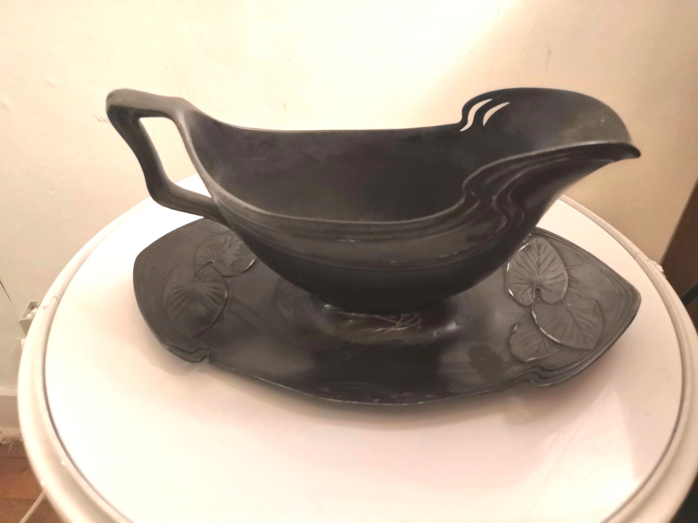 Art nouveau tin saucière from JUVENTA PRIMA METAL from 1905