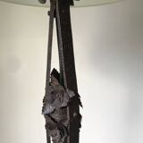 Lampadaire fer forgé art déco à décor de fleurs, vers 1930.