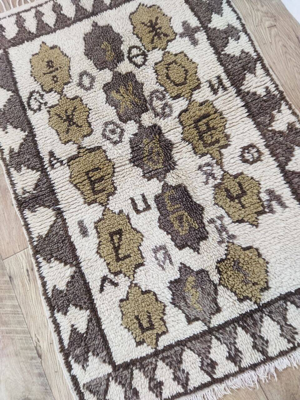Handcrafted Moroccan Berber Rug 134 X 90 CM