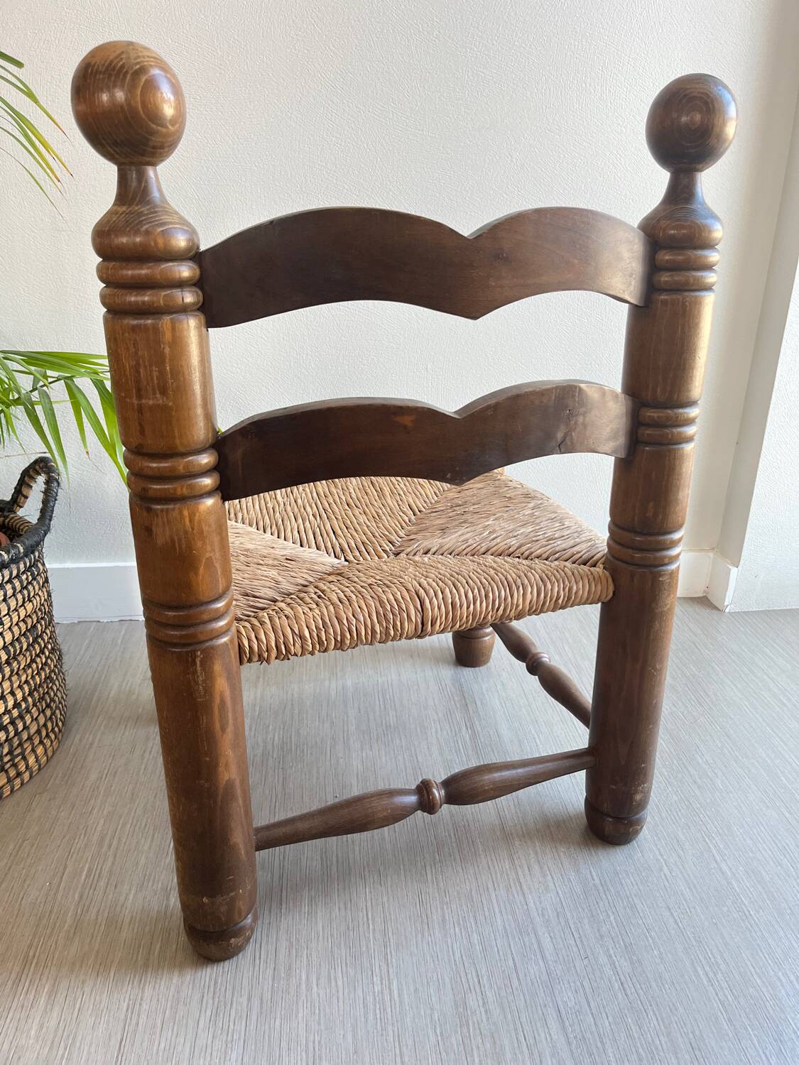 Chaise paille / bois dlg de Clarles Dudouyt