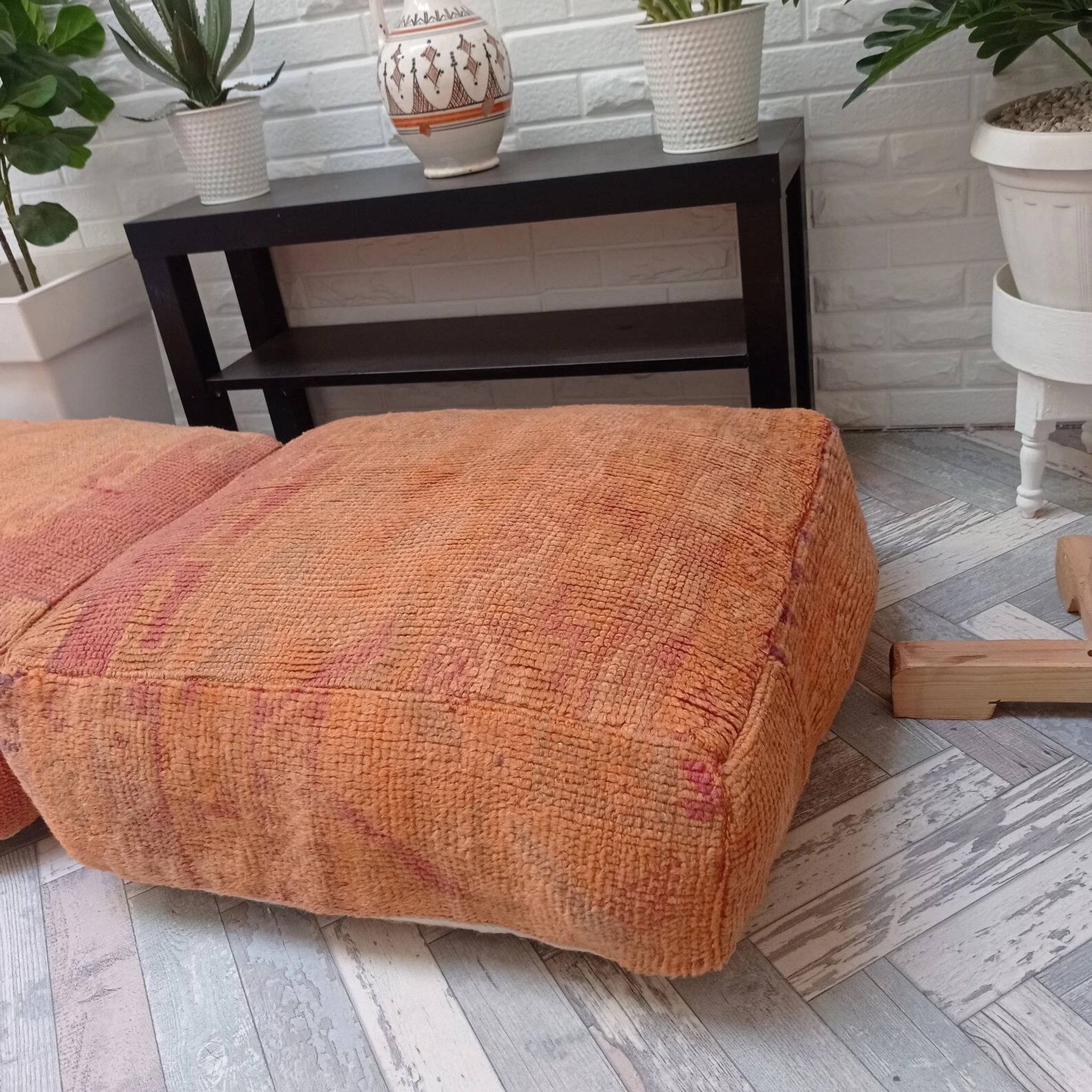 Handmade Berber pouf in wool 60 X 60 X 20 CM
