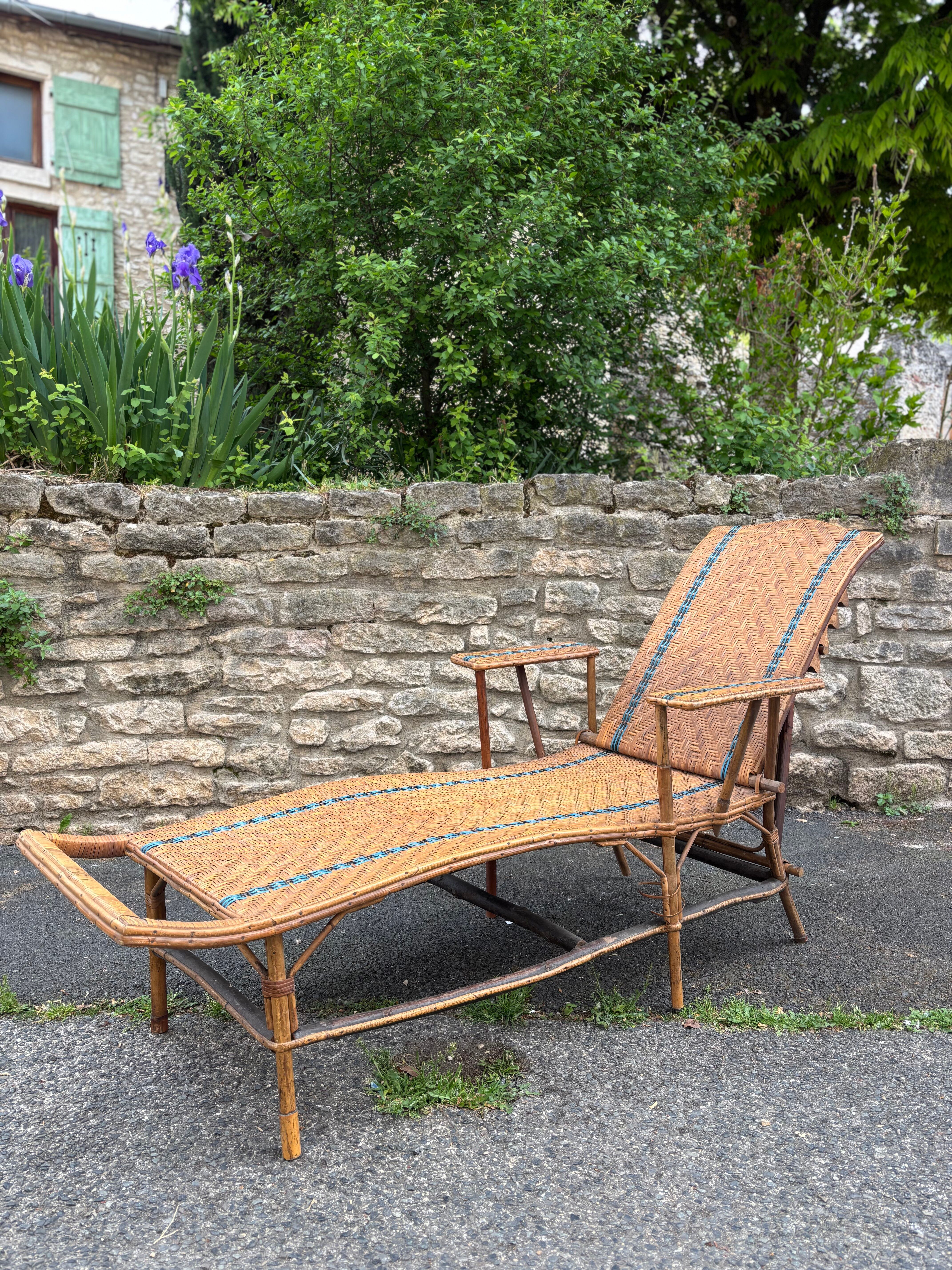 Wicker chaise longue