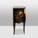 Commode sauteuse de style Louis XV en laque. Années 1950.