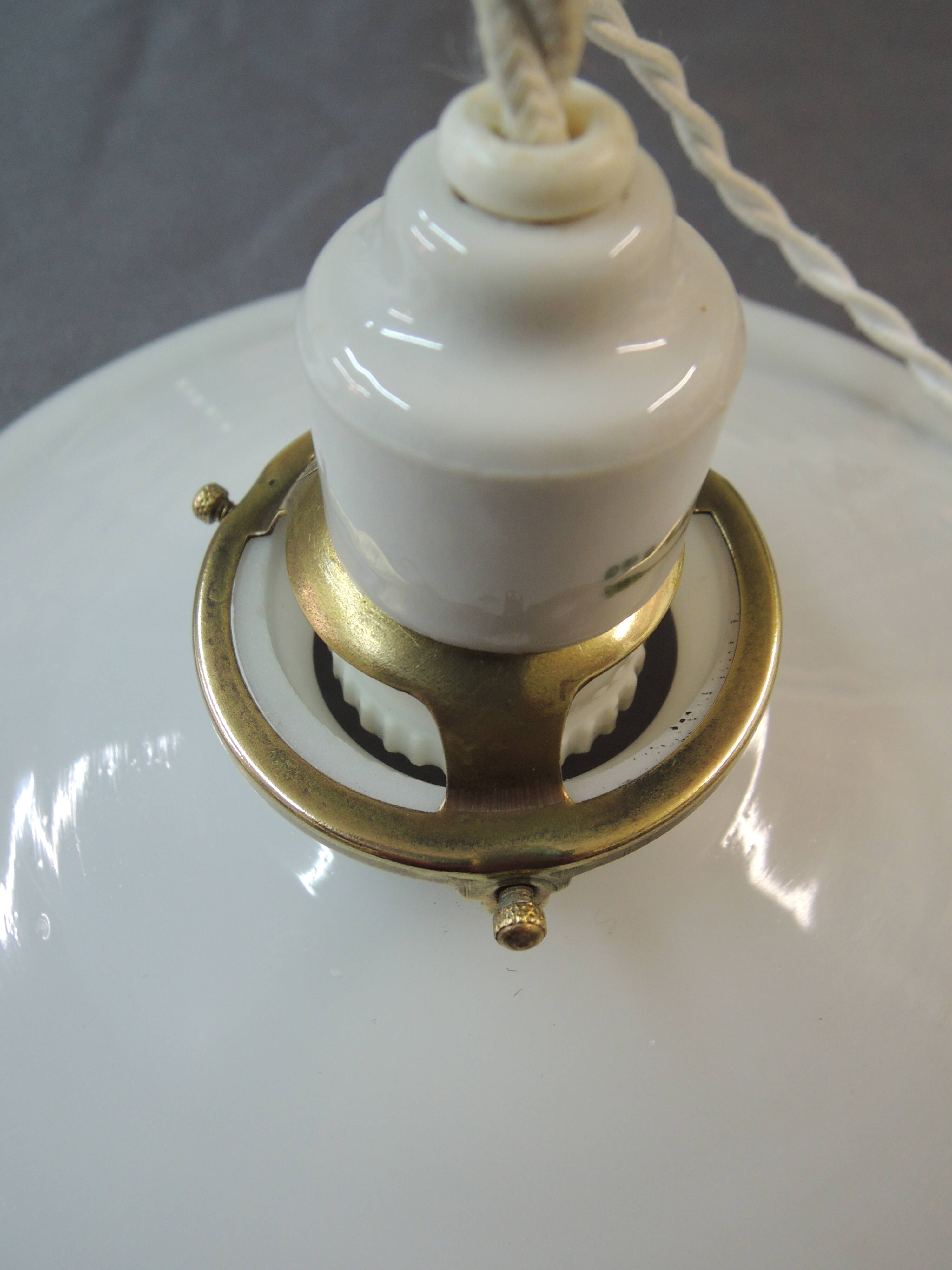 Suspension opaline monte-et-baisse