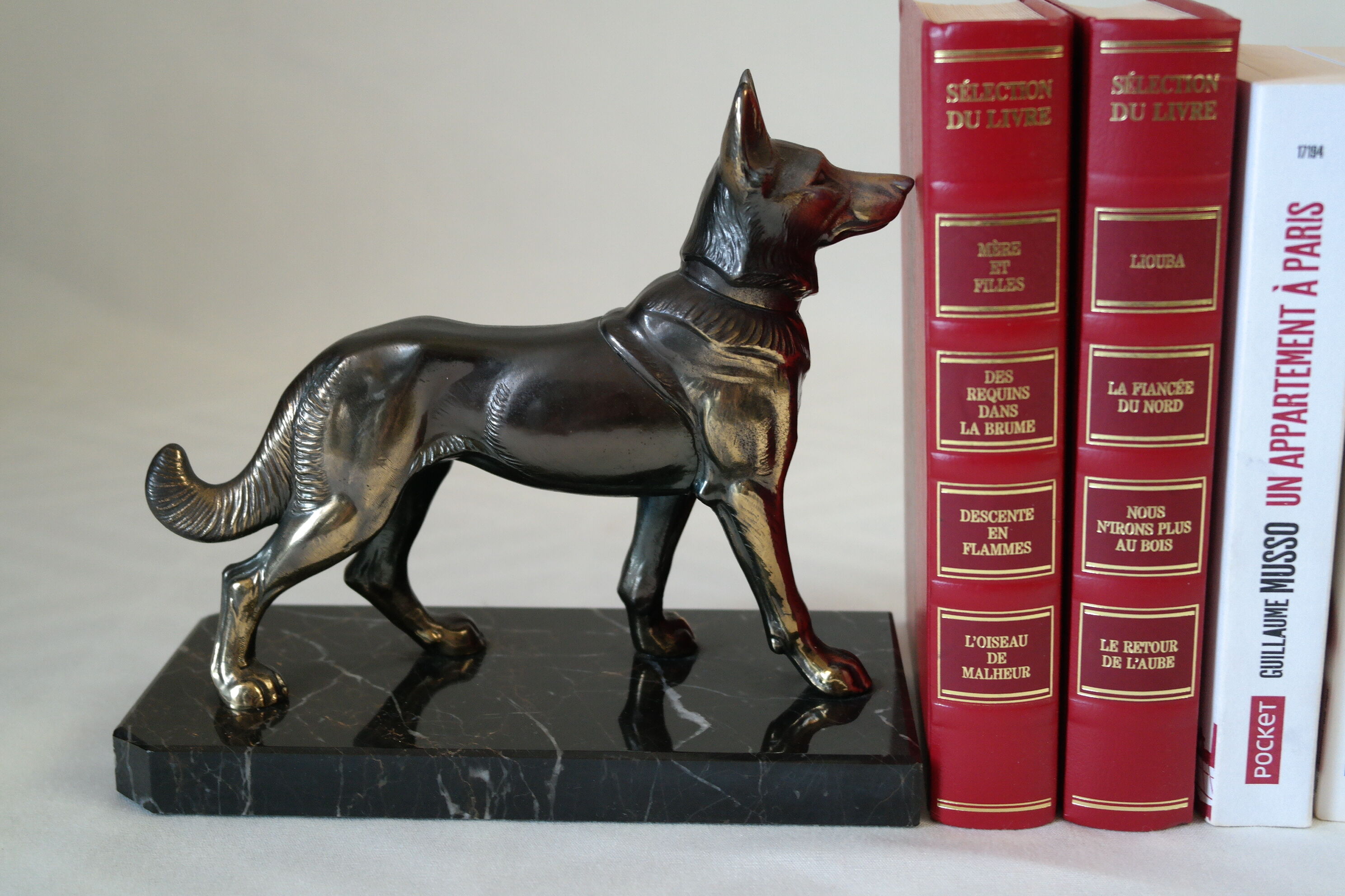 Dog bookends in black marble