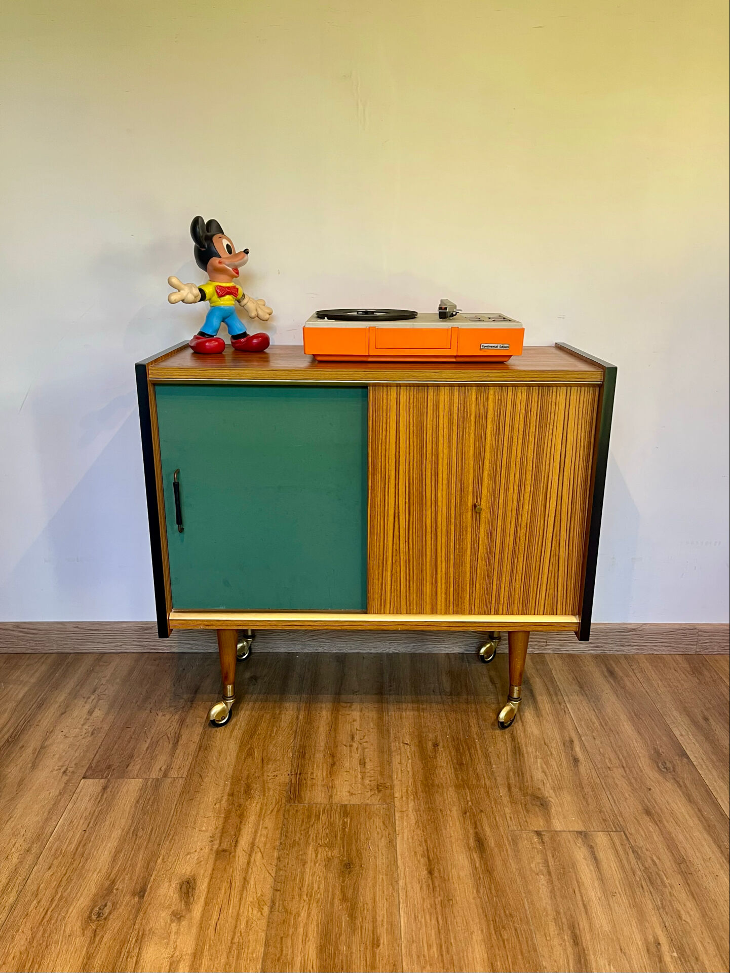Buffet à roulettes