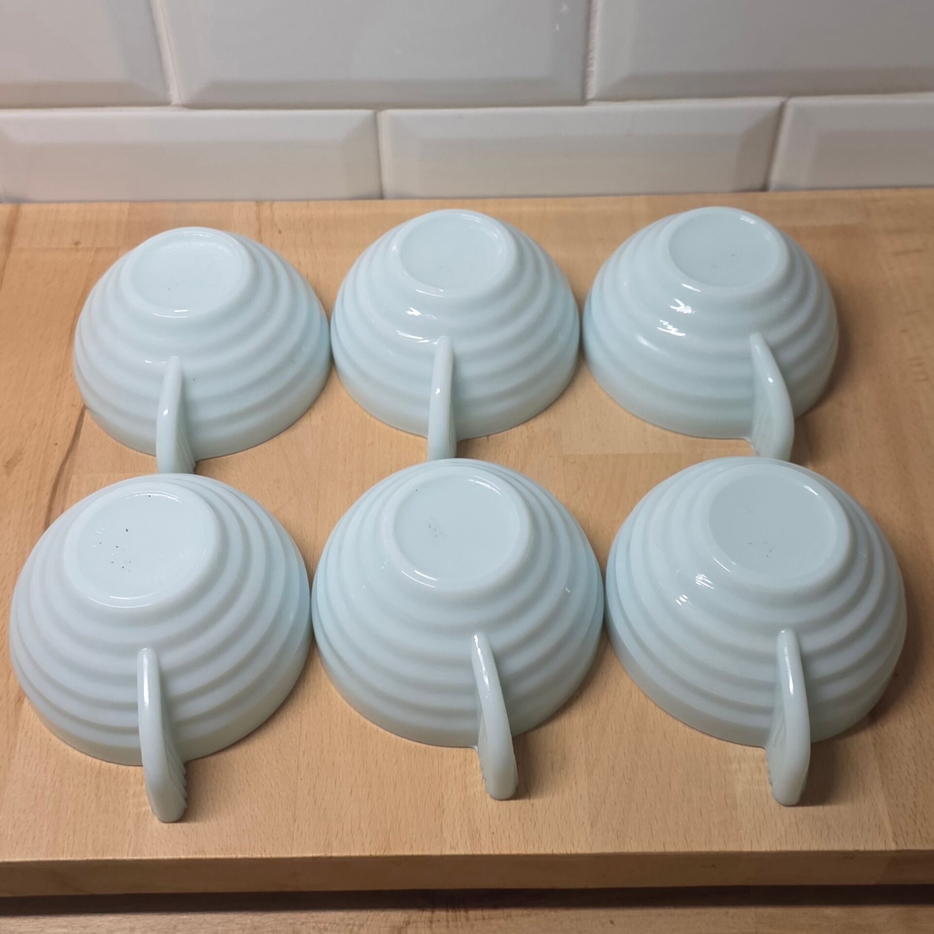 Coffee service in opaline in 1950s Art Deco style.
