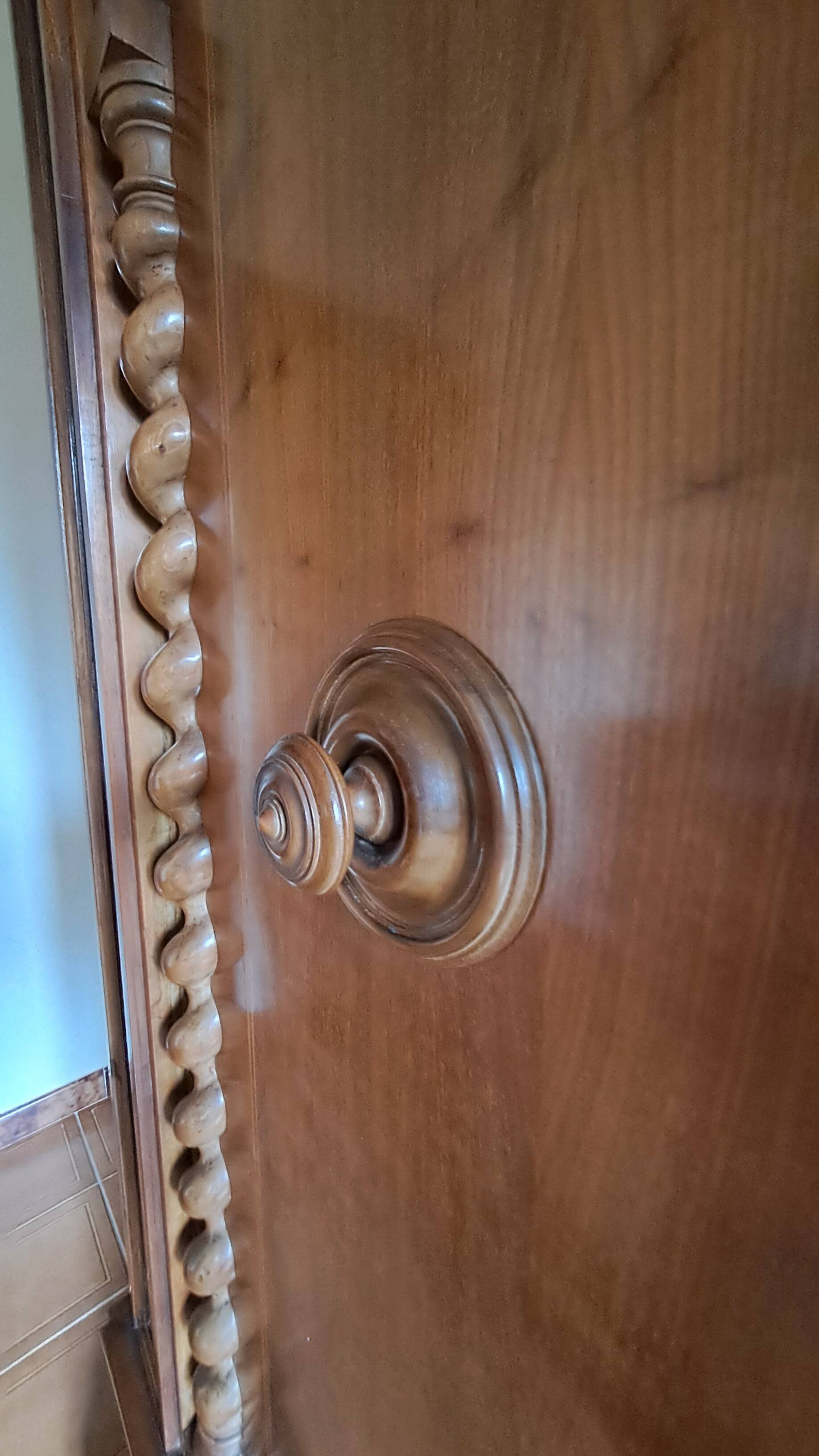 Wardrobe - neo-Renaissance in carved solid wood - possible lot sale