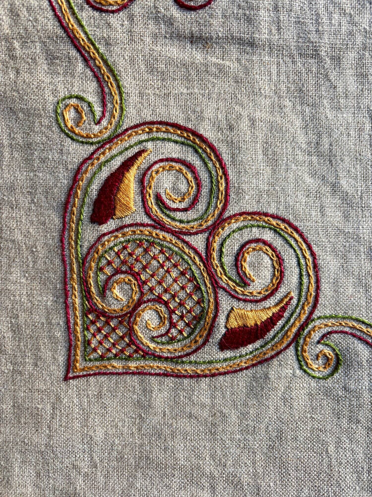 Embroidered hemp tablecloth and 12 napkins