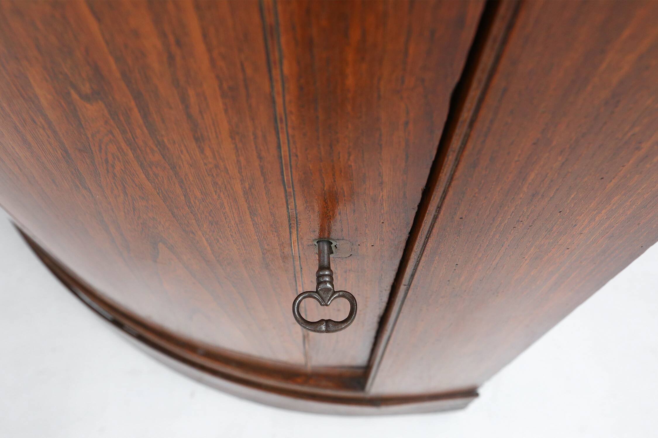 Meuble d'angle antique français avec façade en bois, ca. 1850