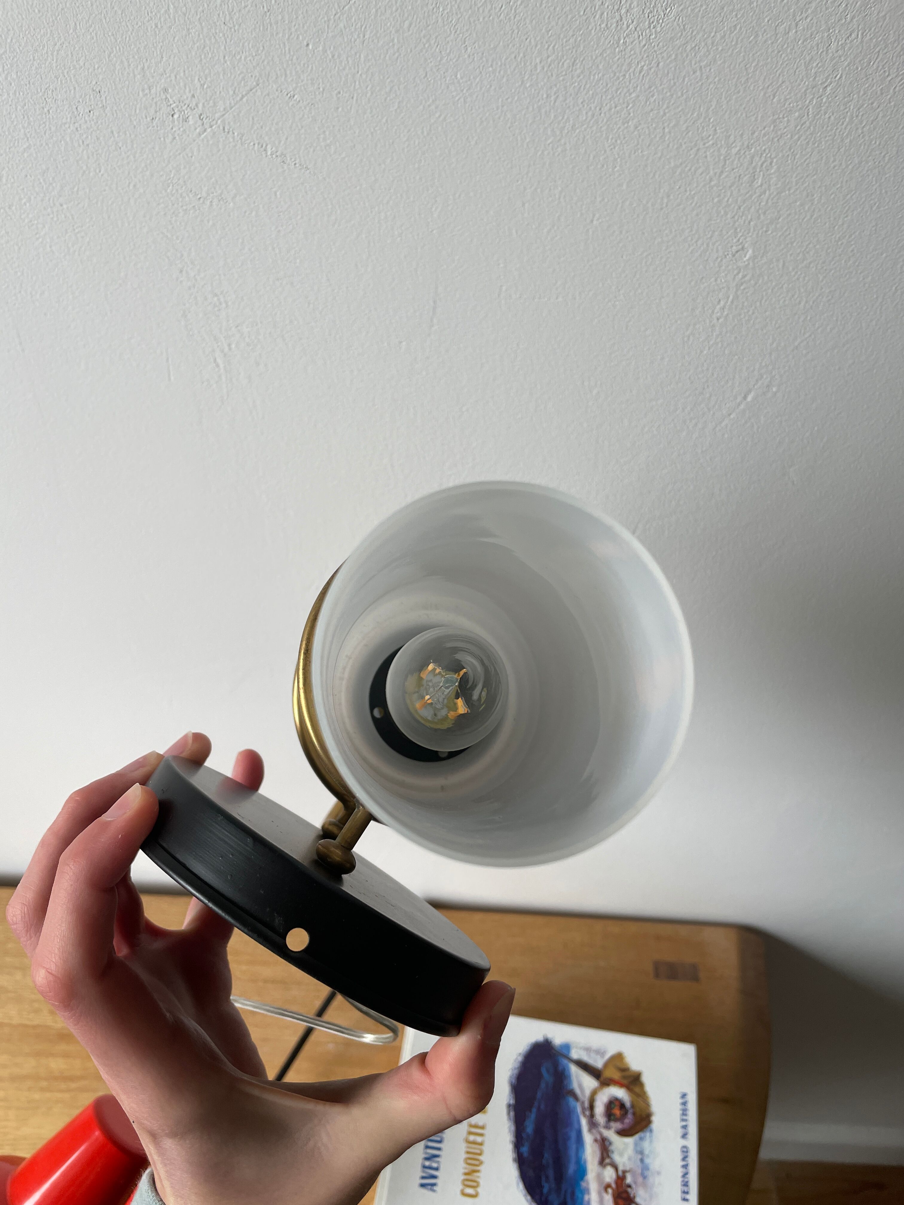 Opaline and brass wall lamp