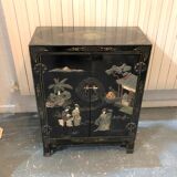 Ancien meuble chinois laqué noir orné de pierres dures / cabinet