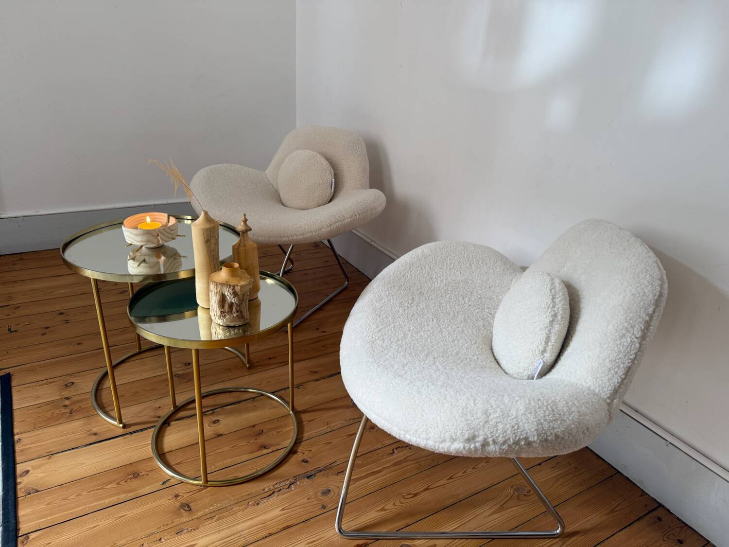Pair of ultra-comfortable armchairs in white terry fabric