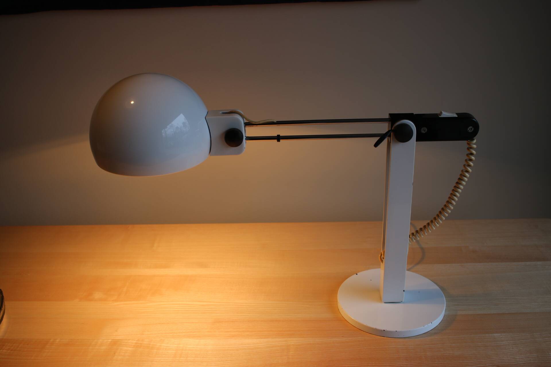 Lampe de bureau pivotante par Miguel Milá, années 1970