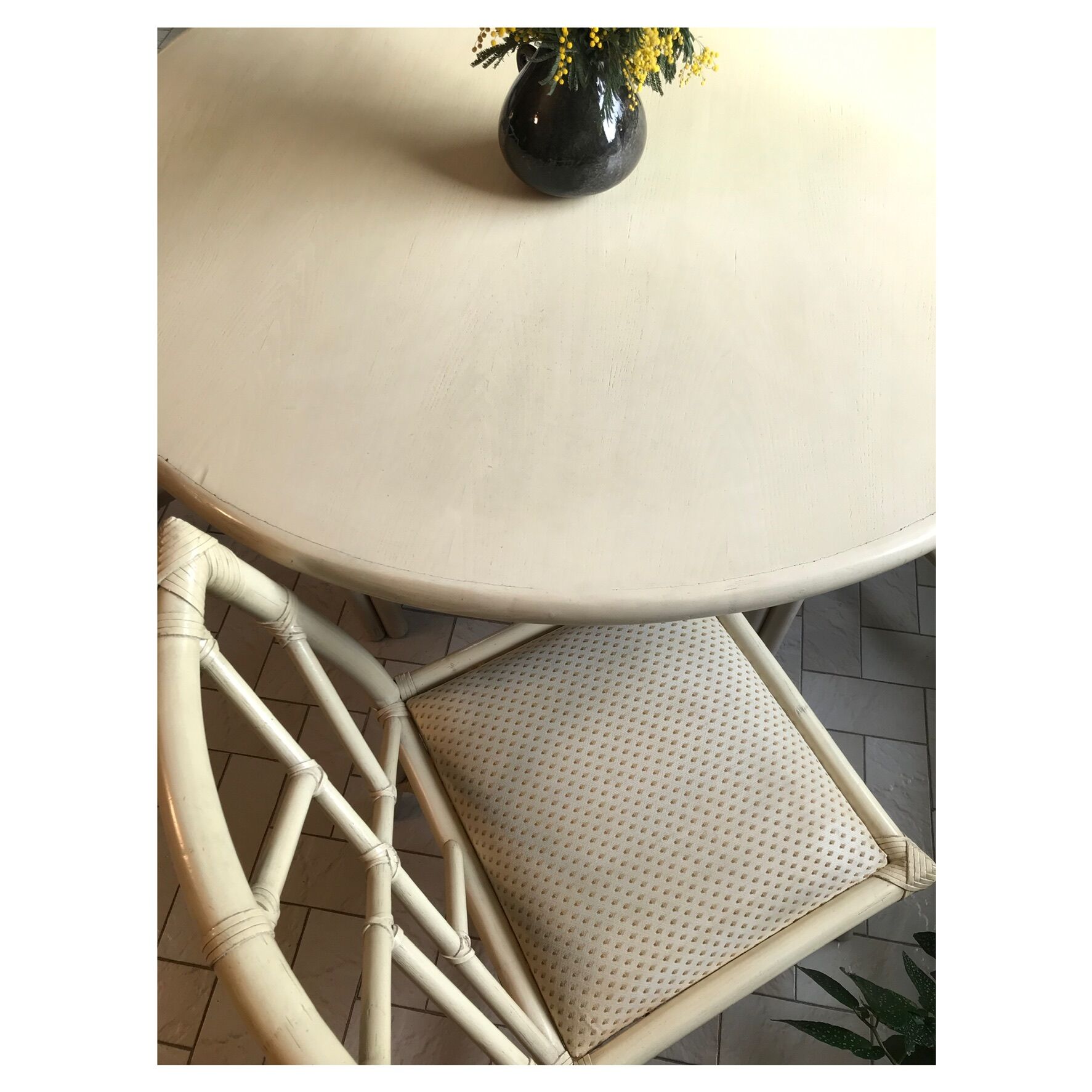 Fauteuil simili cuir noir 1970